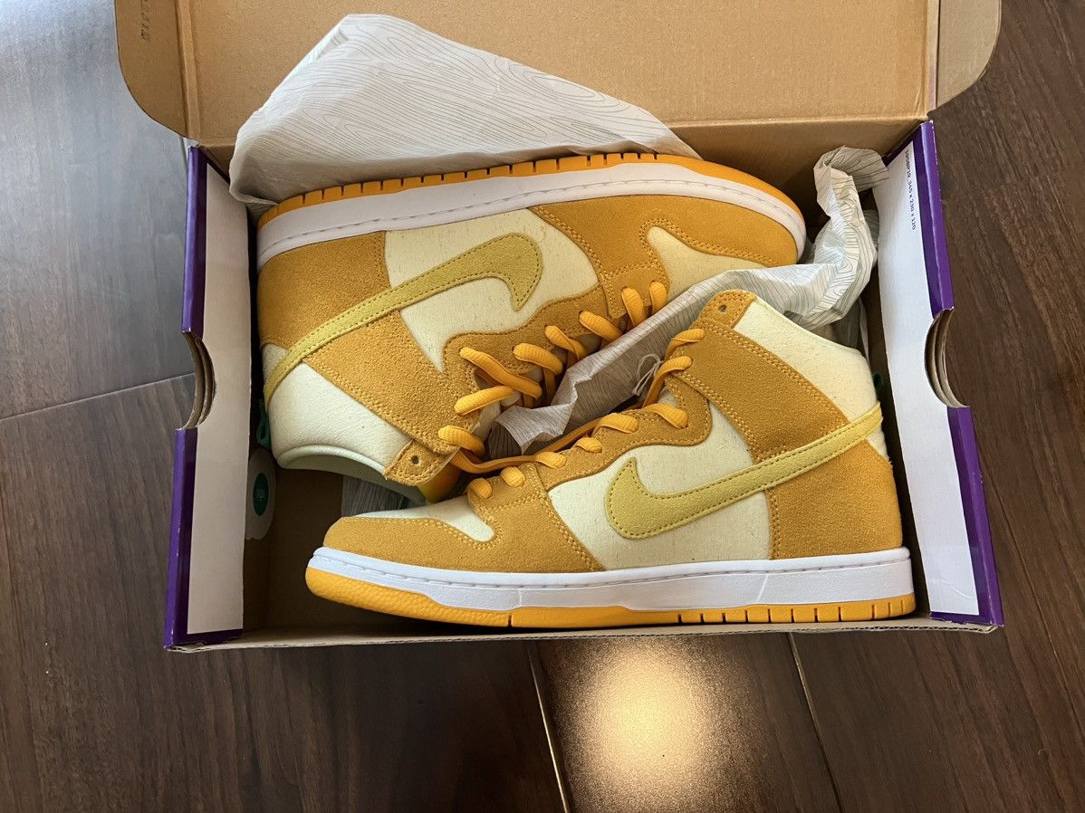 image of Nike Sb High Pineapple Shoes in Yellow, Men's (Size 10)