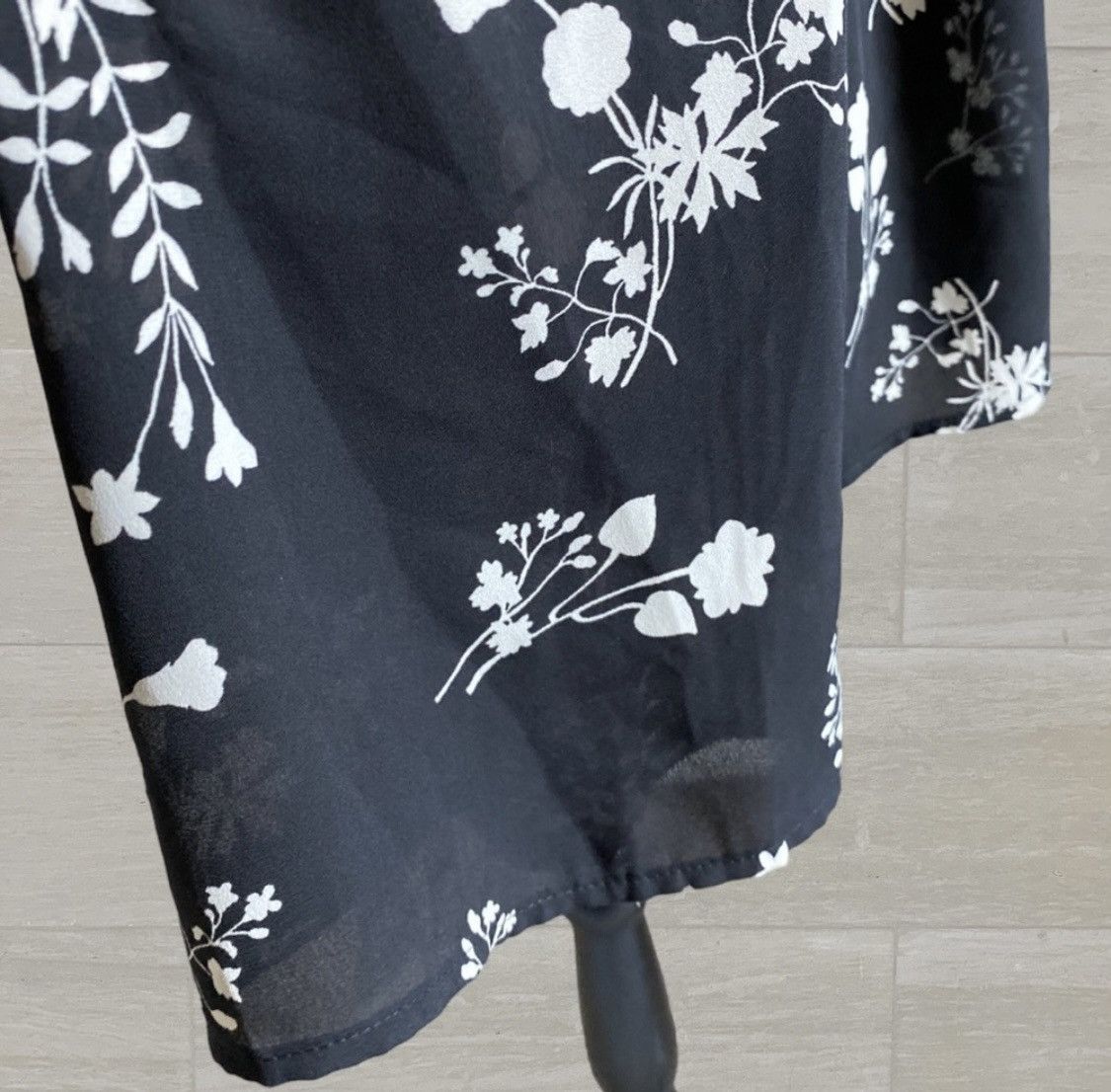 Other CHARLOTTE RUSSE OPEN BACK FLORAL BELL SLEEVE BLOUSE TOP Size S / US 4 / IT 40 - 6 Thumbnail