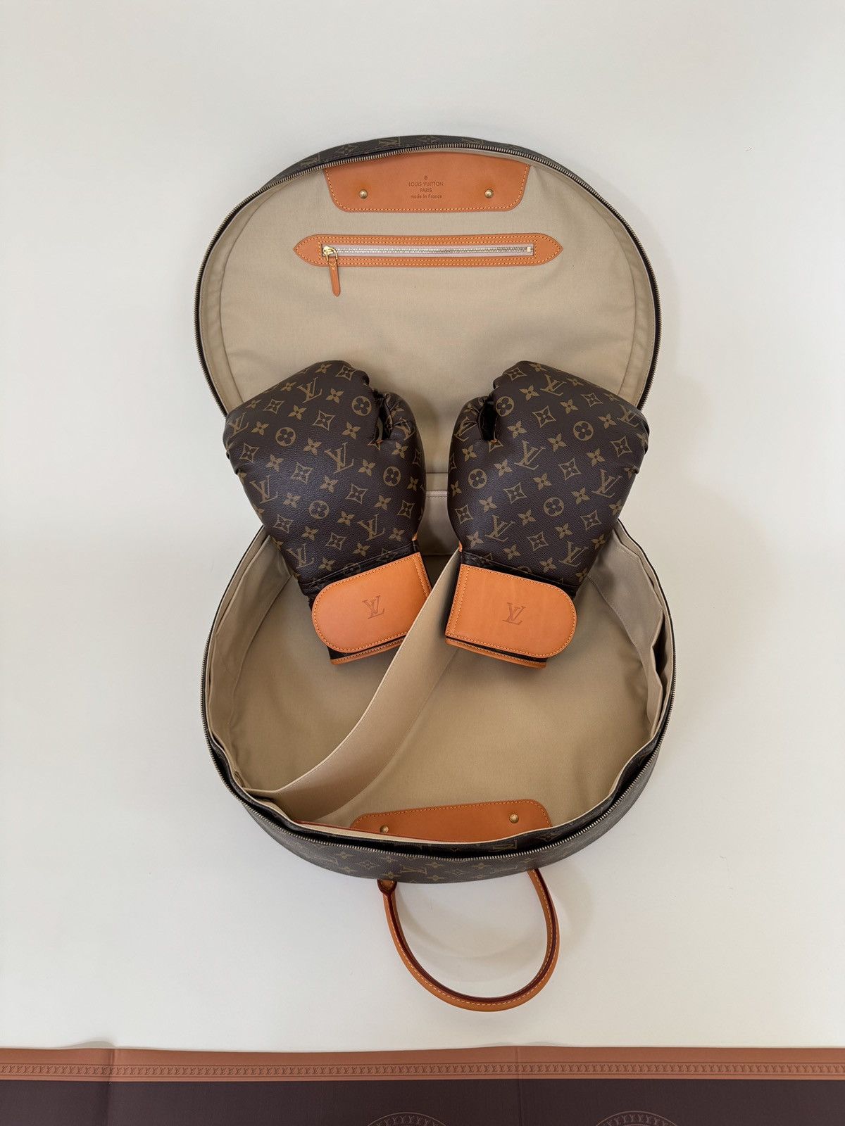 Louis Vuitton Karl Lagerfeld Louis Vuitton Boxing Gloves Size ONE SIZE - 2 Thumbnail