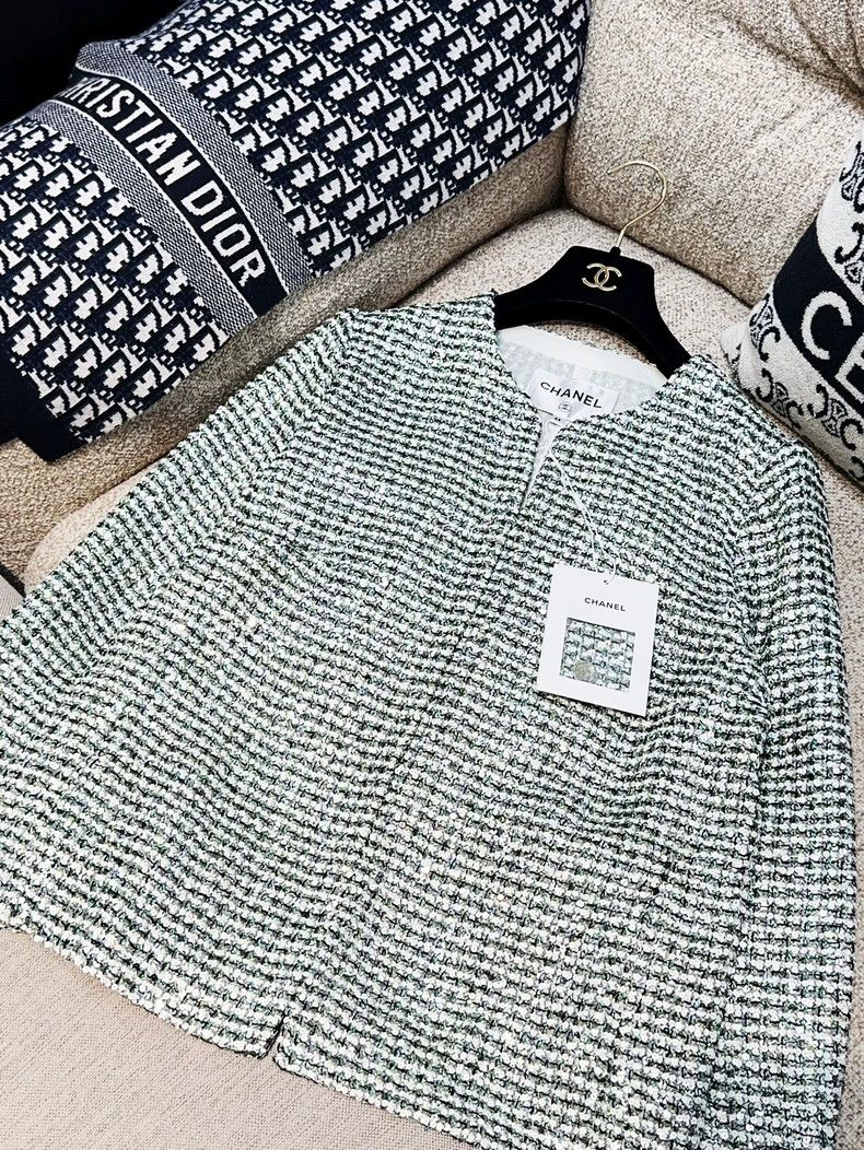 Chanel Chanel 23P preview series green sequin embroidered jacket Size M / US 6-8 / IT 42-44 - 2 Thumbnail