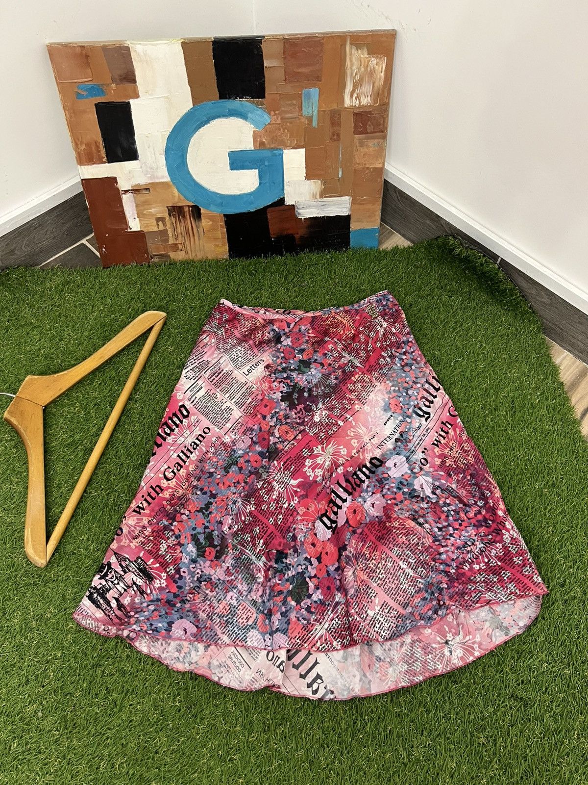 【archive】JOHN GALLIANO Newspaper Skirt John Galliano Silk Newspaper Skirt – Guzzi Archive