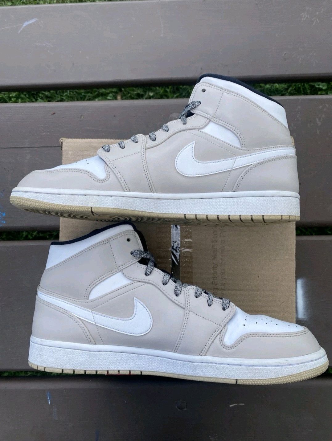Jordan Brand Nike Air Jordan Retro 1 Mid Desert Sand Size 13 Men Size US 13 / EU 46 - 4 Thumbnail