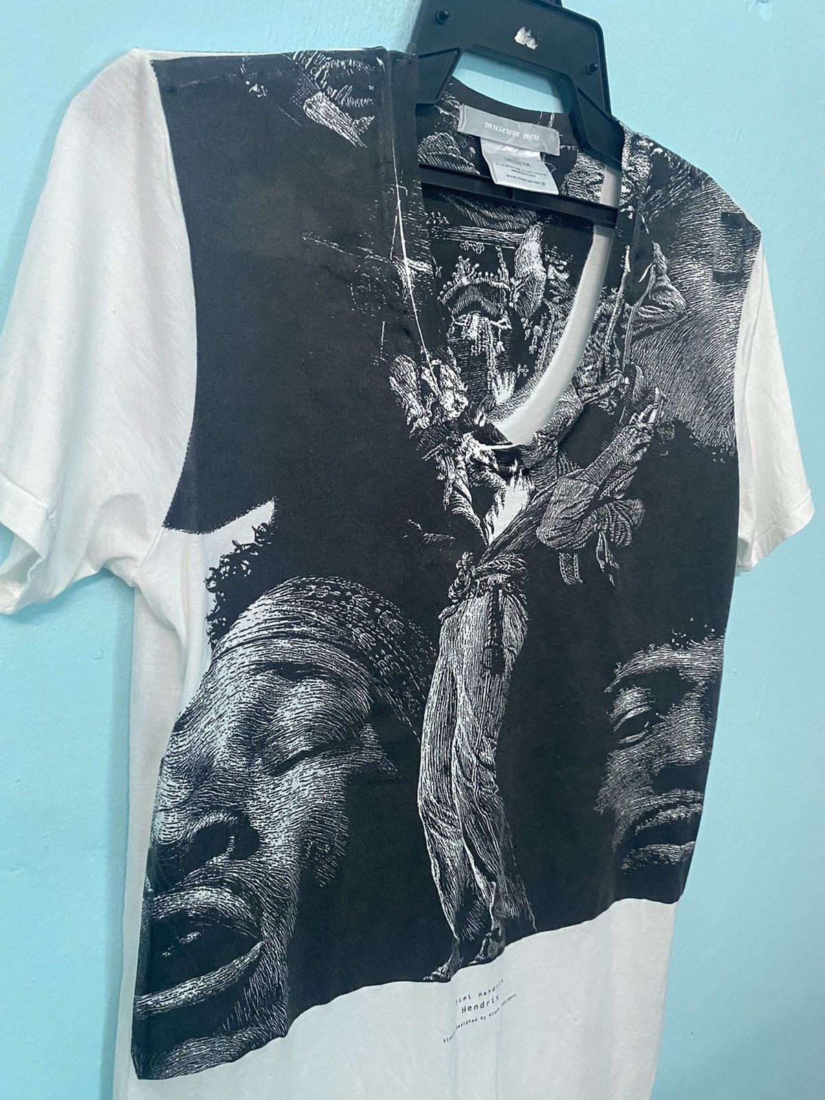 Japanese Brand 💥VERY RARE💥MUSEUM NEU❌JIMI HENDRIX❌KLAUS VOORMANN V-NECK TEE Size US M / EU 48-50 / 2 - 3 Thumbnail