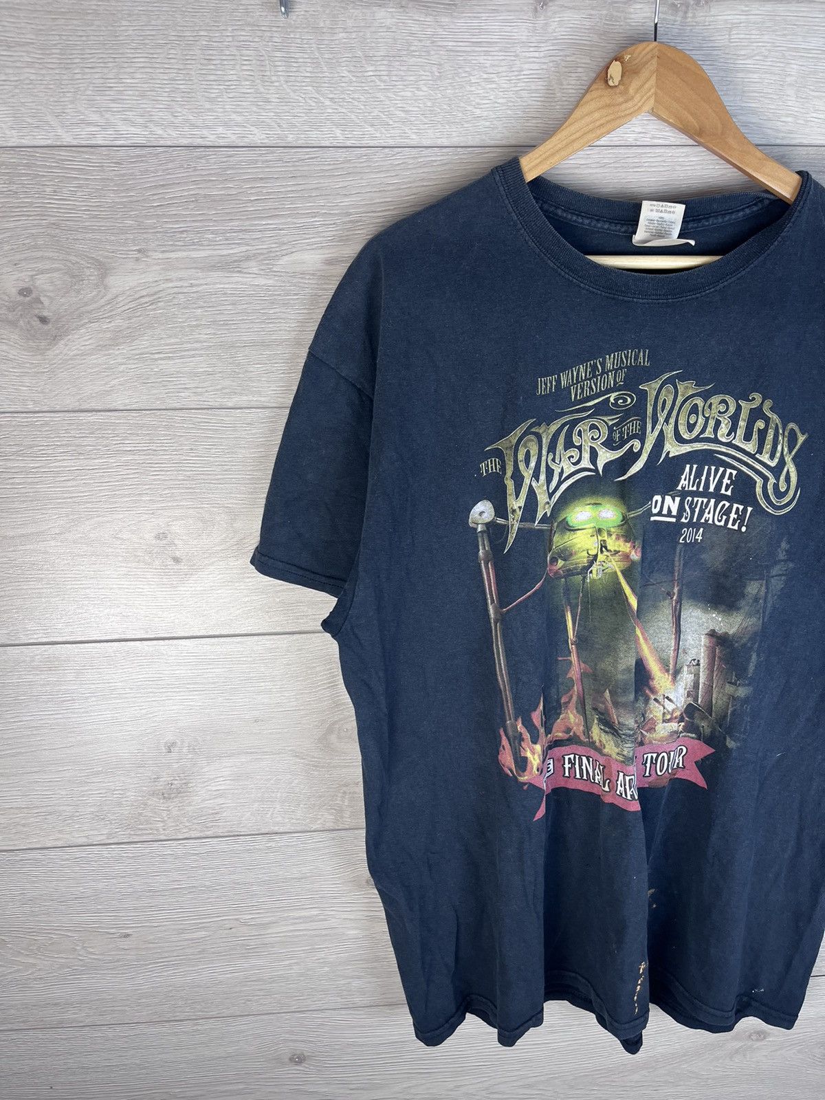 Gildan Men’s t-shirt War of the Worlds 2014s size Xl final arena Size US XL / EU 56 / 4 - 2 Thumbnail