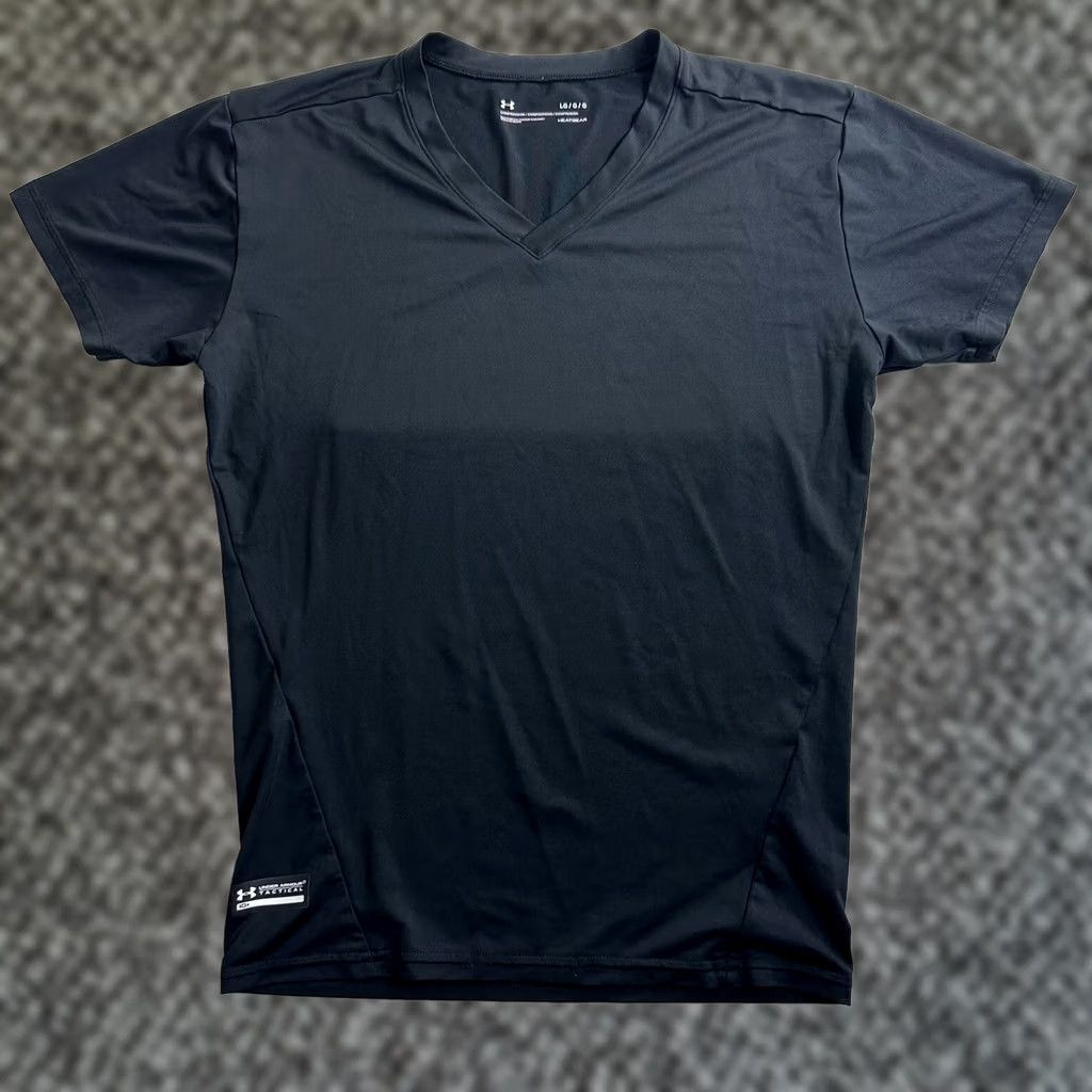 Under Armour Under Armour Womens Tactical Compression Shirt L V Neck Short Sleeve Black (Solid) Activewear for Hiking Yoga Gym Mens? Womens Size L / US 10 / IT 46 - 1 Thumbnail