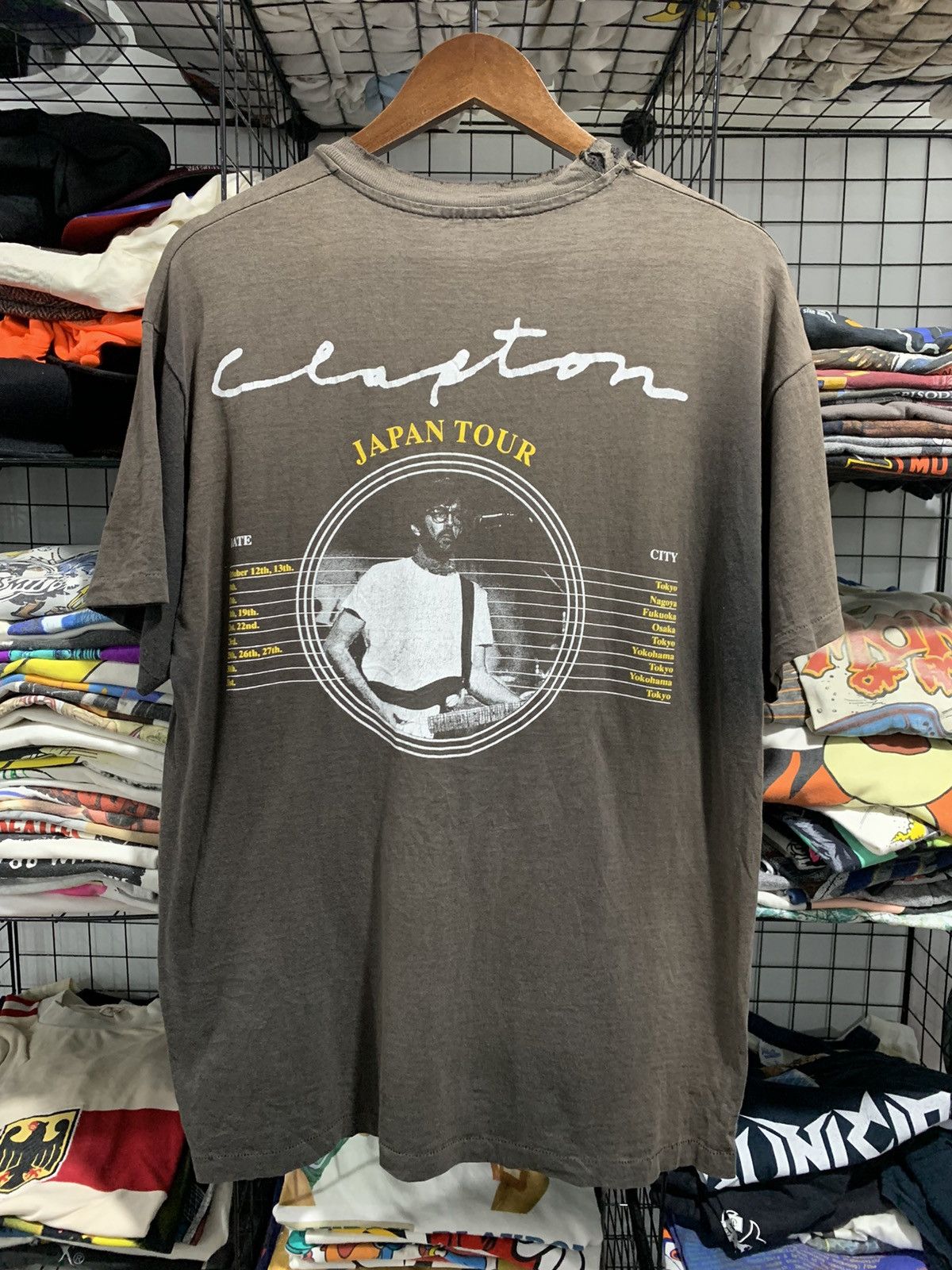 Band Tees × Vintage Vintage Sun Faded Eric Clapton Japan Tour Tshirt Size US L / EU 52-54 / 3 - 2 Thumbnail