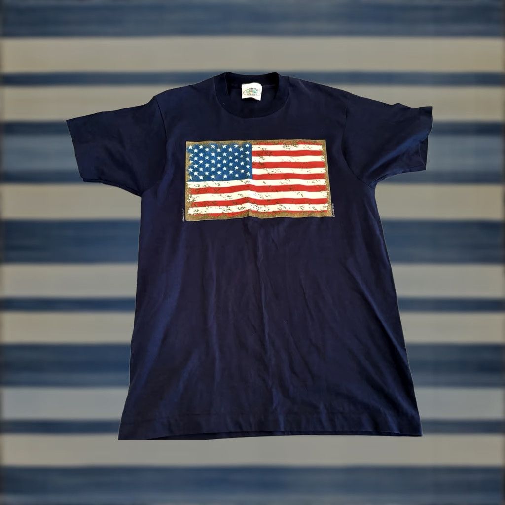 Fruit Of The Loom VINTAGE 1991 Cotton Island USA Flag Navy Blue Tee Shirt L 90s USA Men T-Shirt Short Sleeve Crew Neck Size US L / EU 52-54 / 3 - 1 Thumbnail