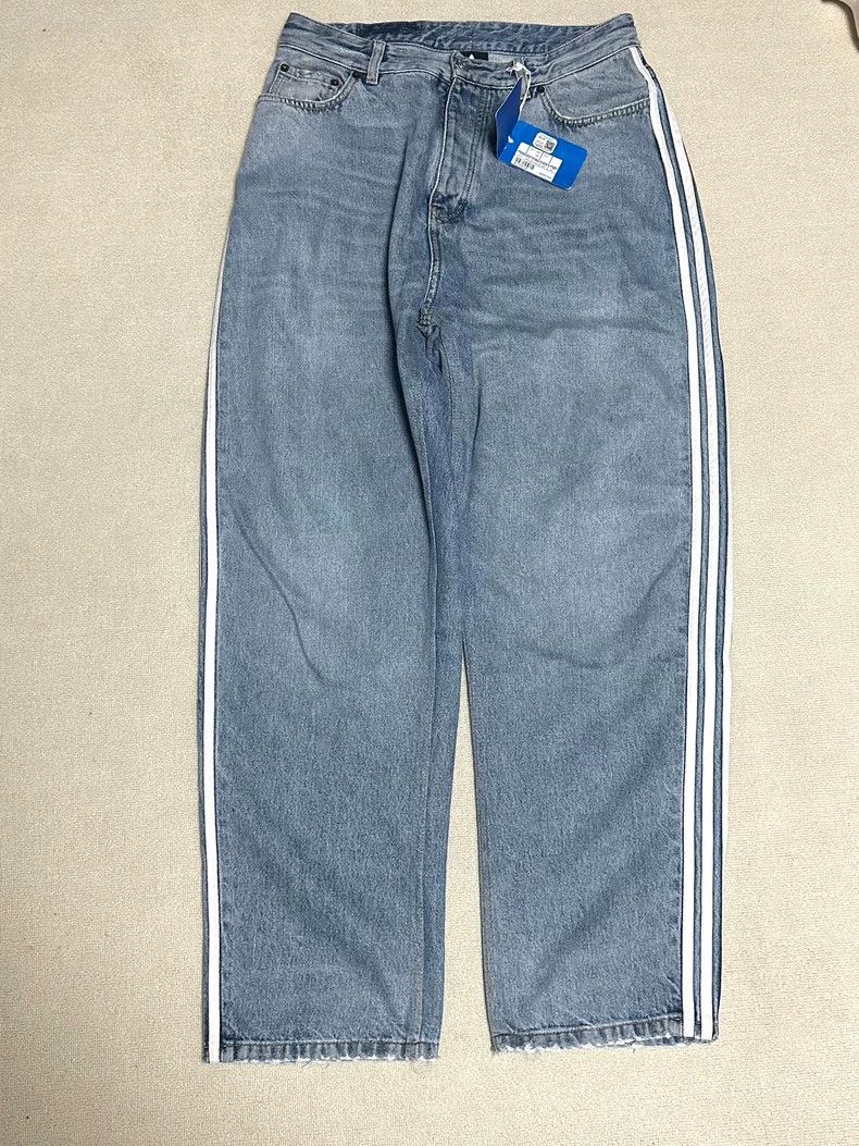 Balenciaga size xs Wash Blue Side Stripe Jeans 2502-Nextarr