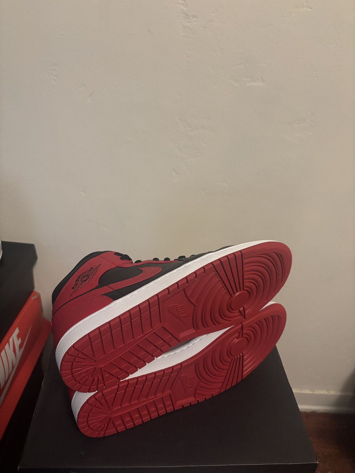 Other Air Jordan 1 Mid "Banned" Size US 11 / EU 44 - 6 Thumbnail