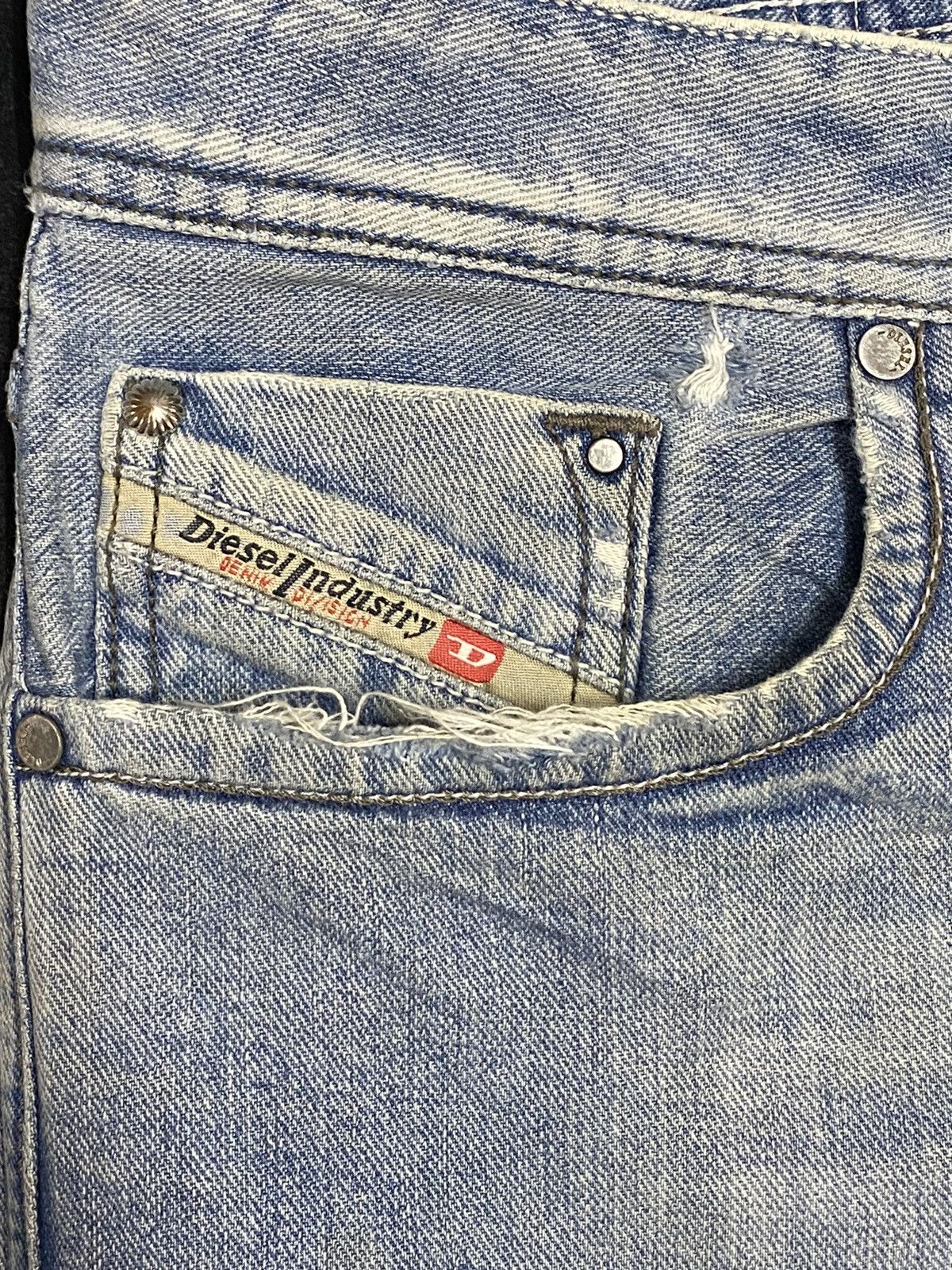 Diesel Vtg Diesel Larkee Faded Wash Butterfly Botton Loose Jeans Size US 34 / EU 50 - 13 Thumbnail