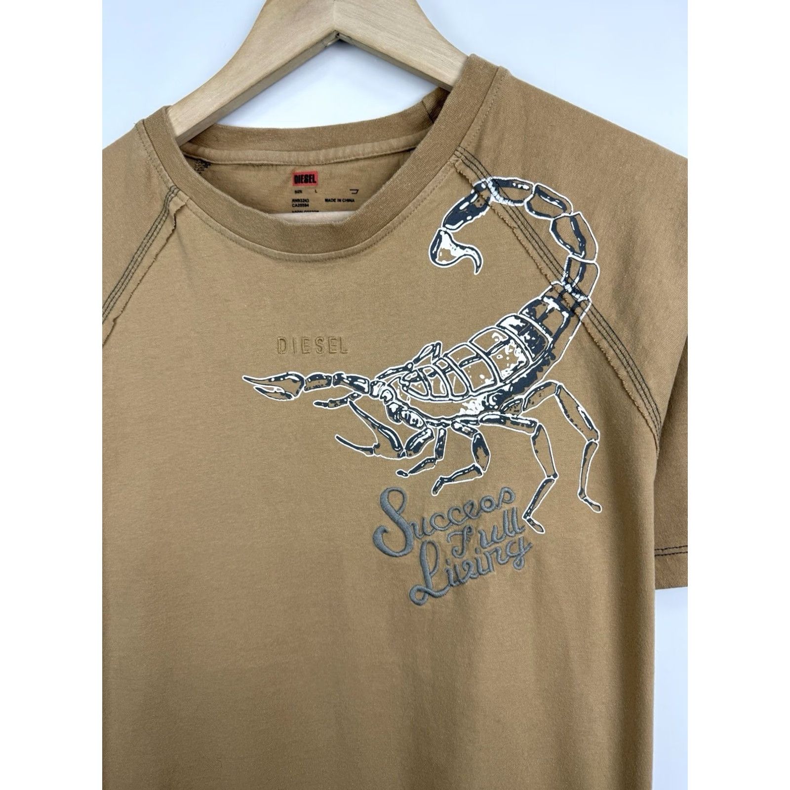 Diesel VINTAGE Diesel Scorpion Success Is All Living T-Shirt Men L Beige 90s Shirt Mens Size US L / EU 52-54 / 3 - 4 Thumbnail