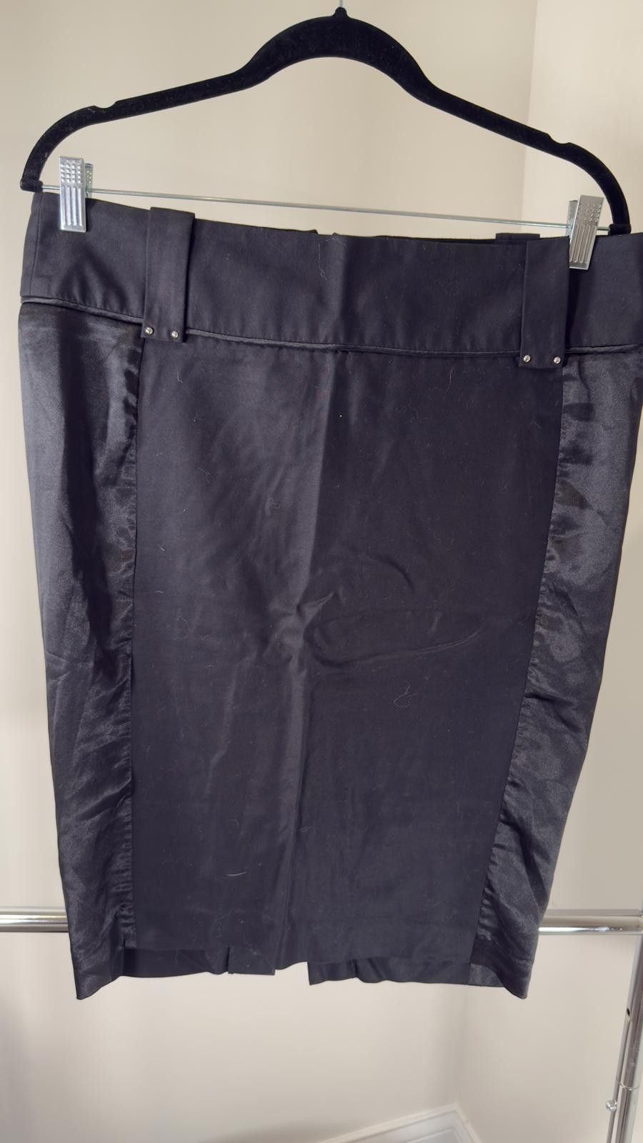 Other Arden B. Black Pencil Skirt with Satin Side Panels Size 30" / US 8 / IT 44 - 1 Thumbnail