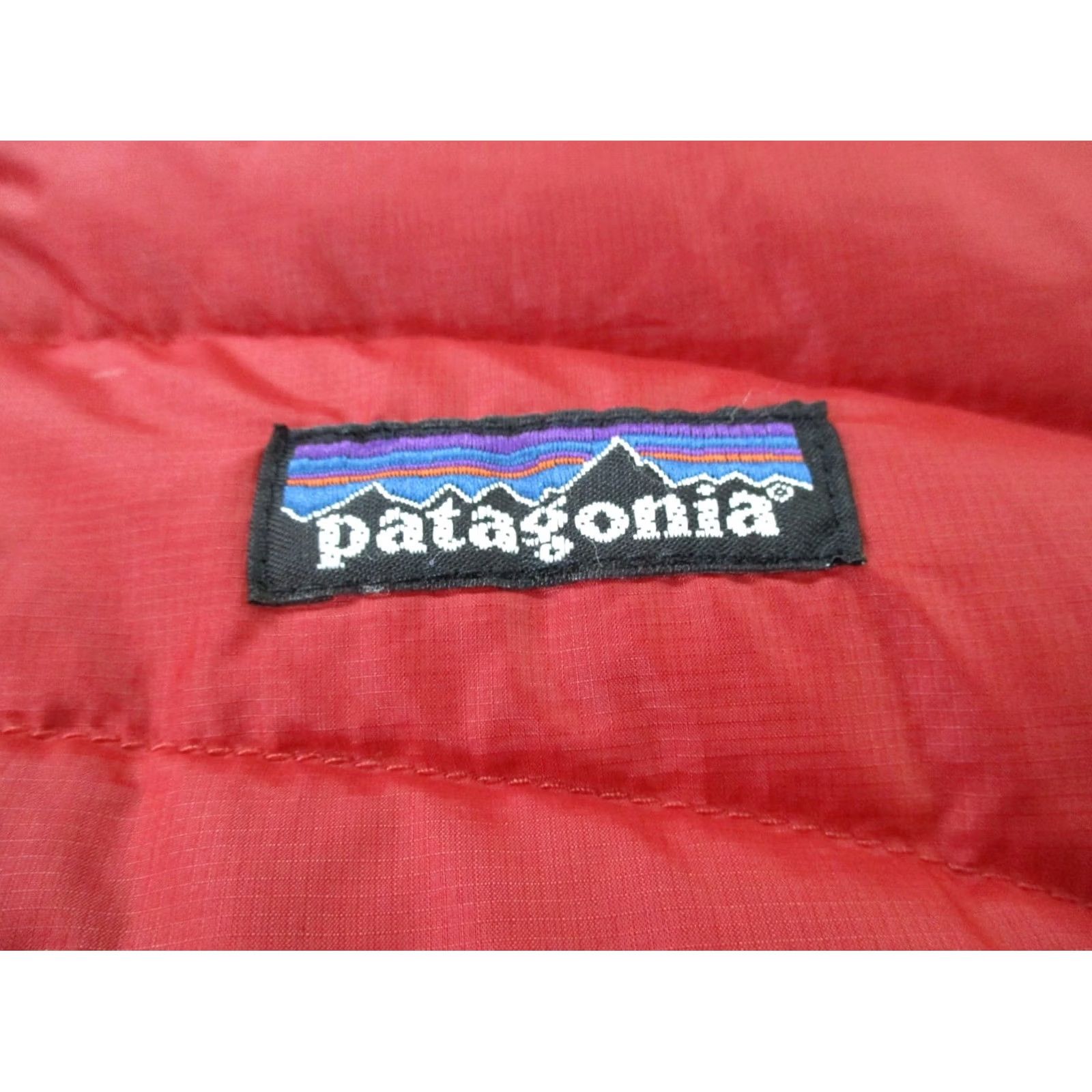 Patagonia Patagonia Jacket Women XS Red Down Puffer Quilted Outdoors Casual Zip Windproof Wind-Resistant Pockets Logo 90s Size XS / US 0-2 / IT 36-38 - 6 Thumbnail