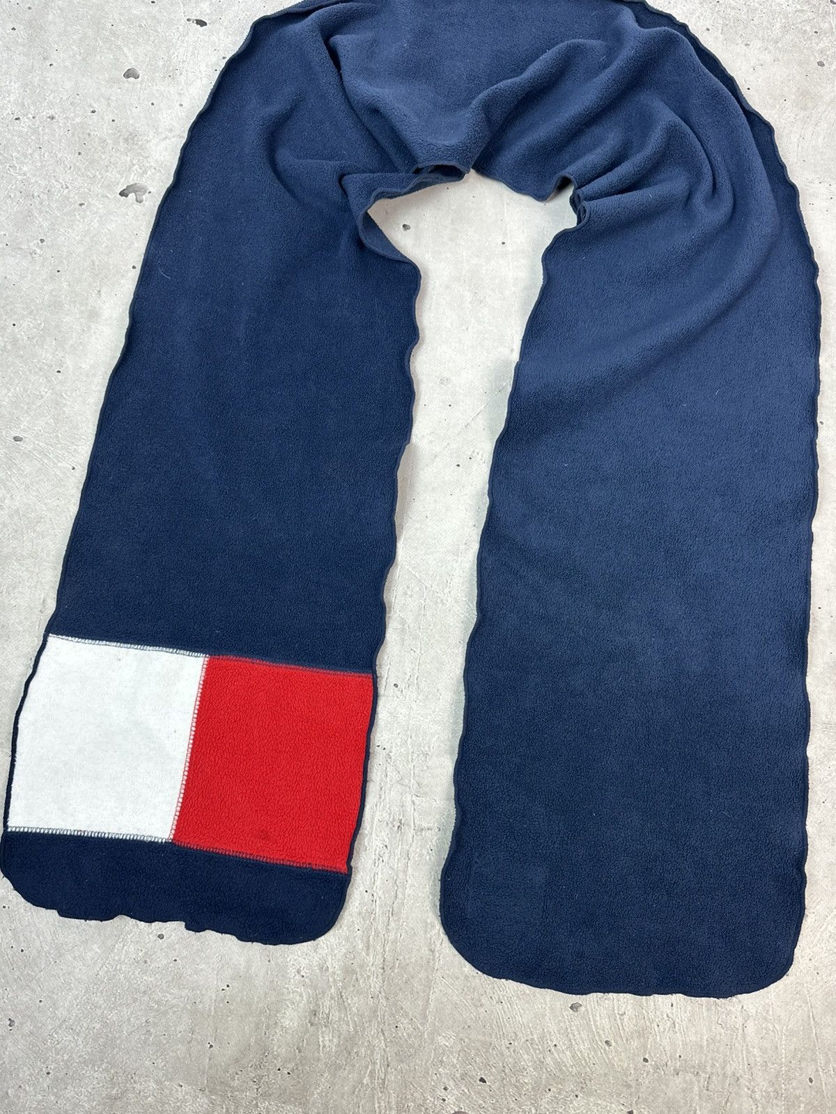 Tommy Hilfiger Vintage Tommy Hilfiger Big Logo Fleece Scarf Size ONE SIZE - 3 Thumbnail
