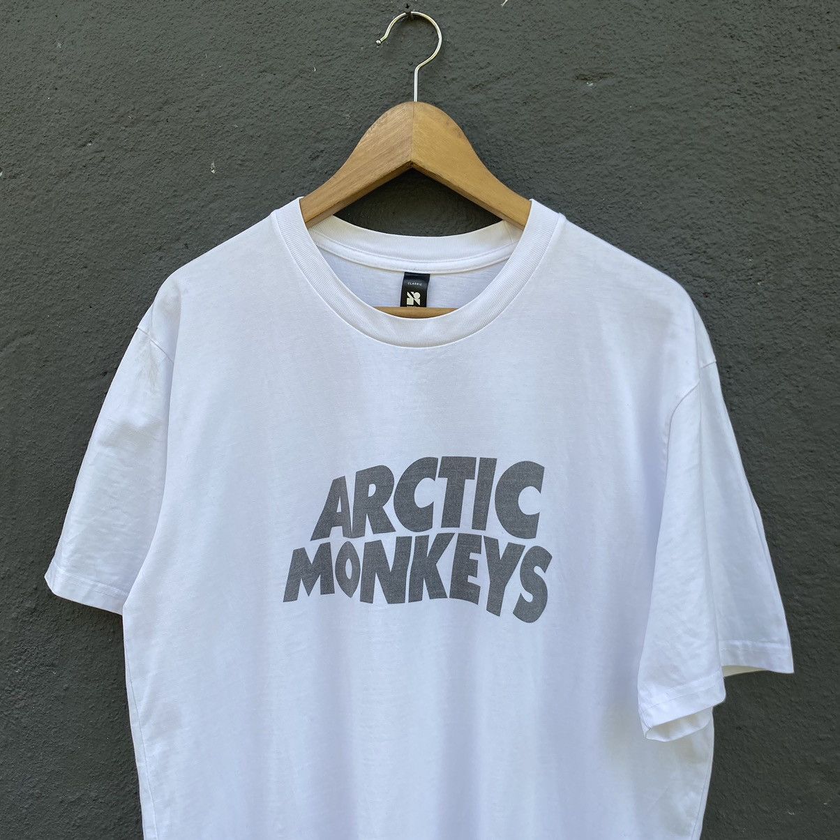 Band Tees Vintage Arctic Monkeys UK Band ERD GRUNGE THRASHED TEE Size US L / EU 52-54 / 3 - 2 Thumbnail