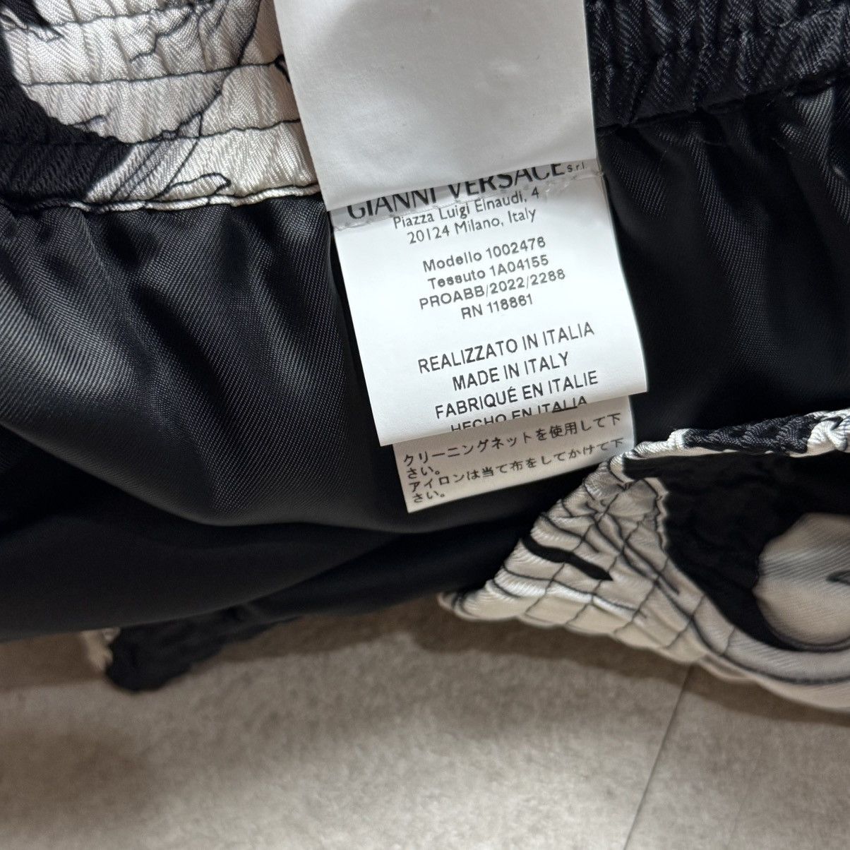 Versace Versace Baroque print silk twill shorts $1100 Size US 32 / EU 48 - 5 Thumbnail