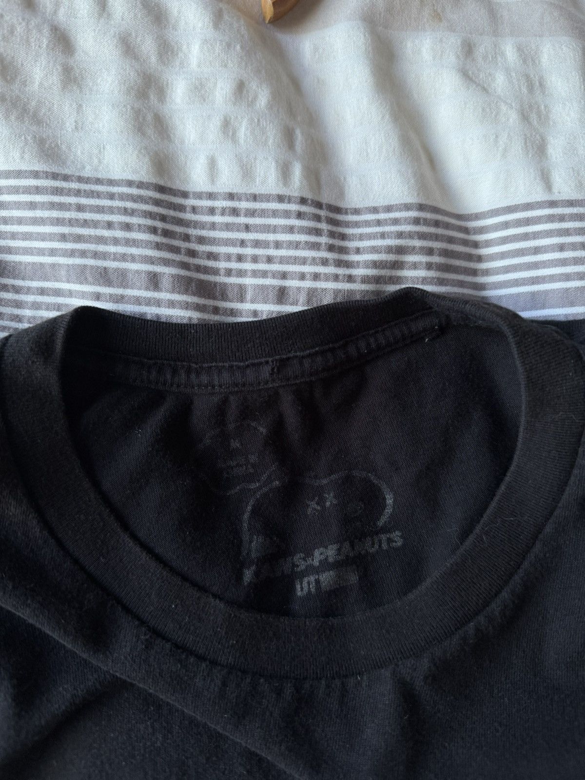 Kaws × Peanuts Kaws x Peanuts Snoopy Uniqlo Collab Tee Size US L / EU 52-54 / 3 - 5 Thumbnail