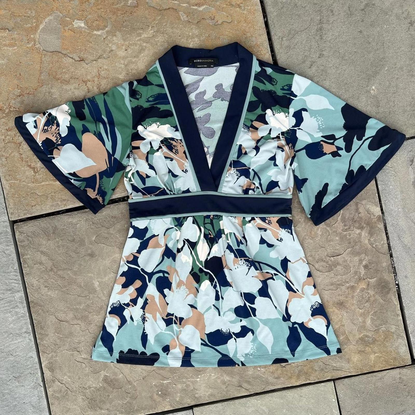 Bcbgmaxazria Teal Blue Floral V-neck Blouse Size XS / US 0-2 / IT 36-38 - 1 Thumbnail