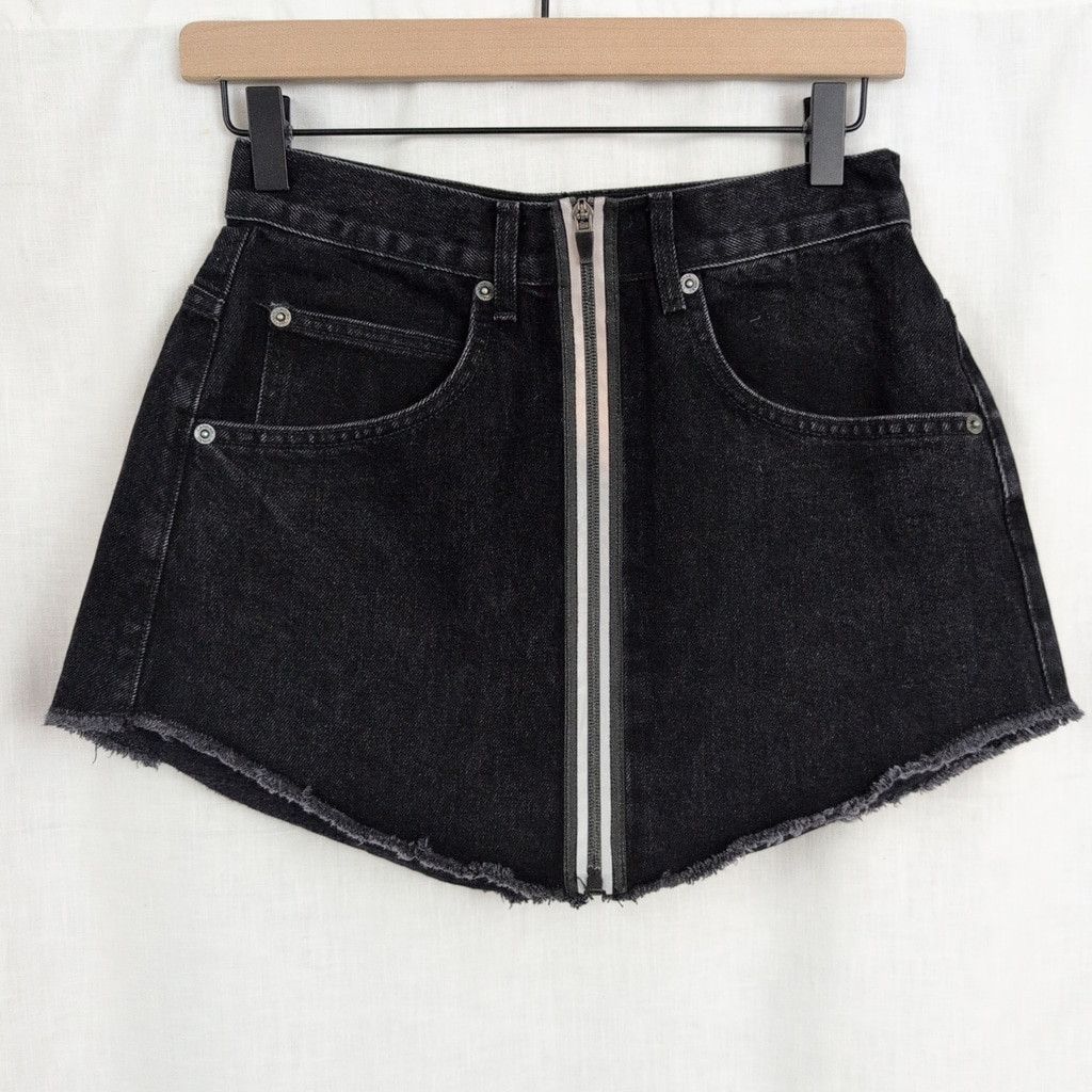 Designer Carmar Front Zip Black Denim Skirt Size 27 Size 27" / US 4 / IT 40 - 7 Thumbnail