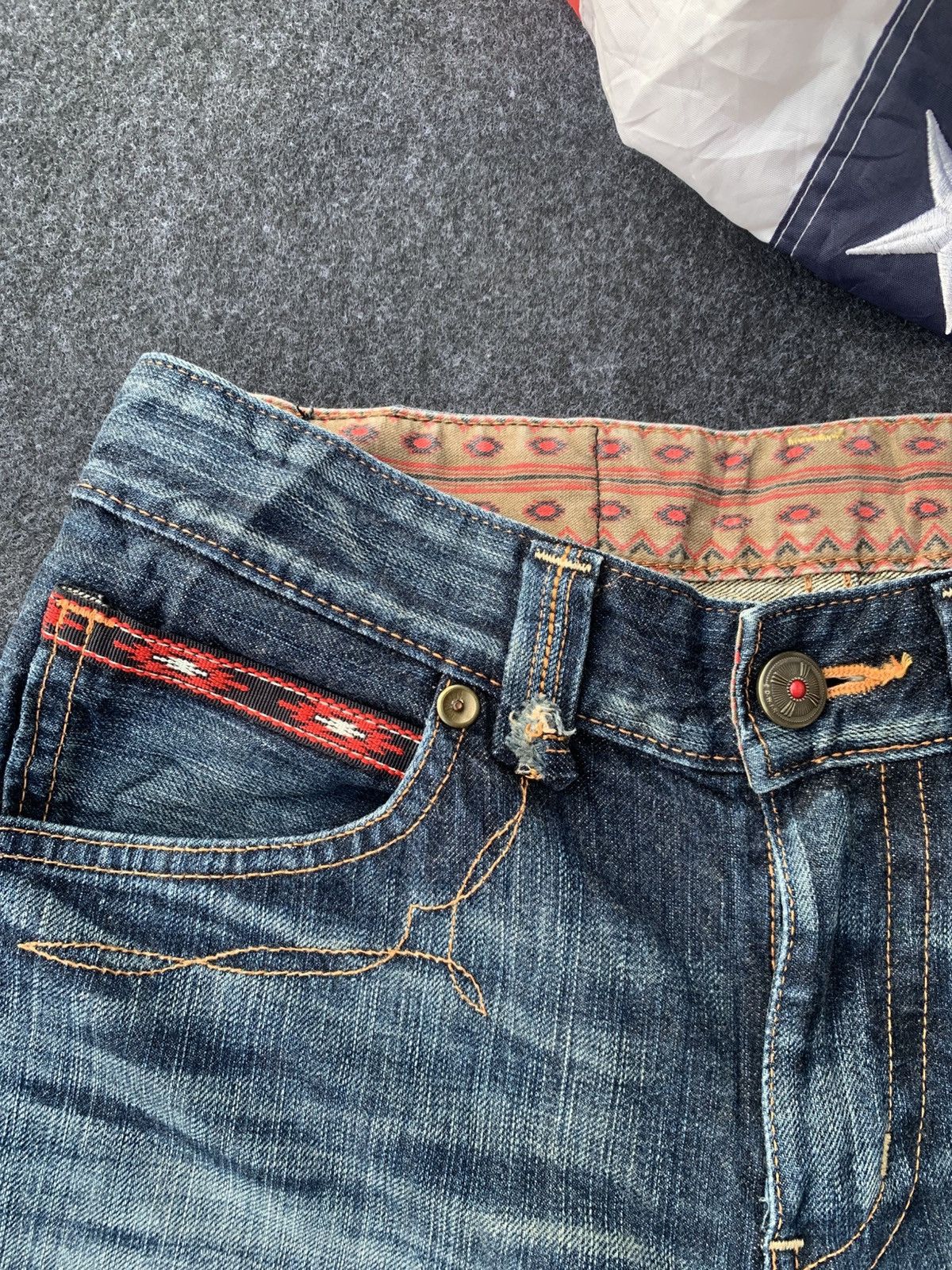 Edwin Edwin exclusive vintage leather pocket & nice faded blue. Size US 30 / EU 46 - 6 Thumbnail