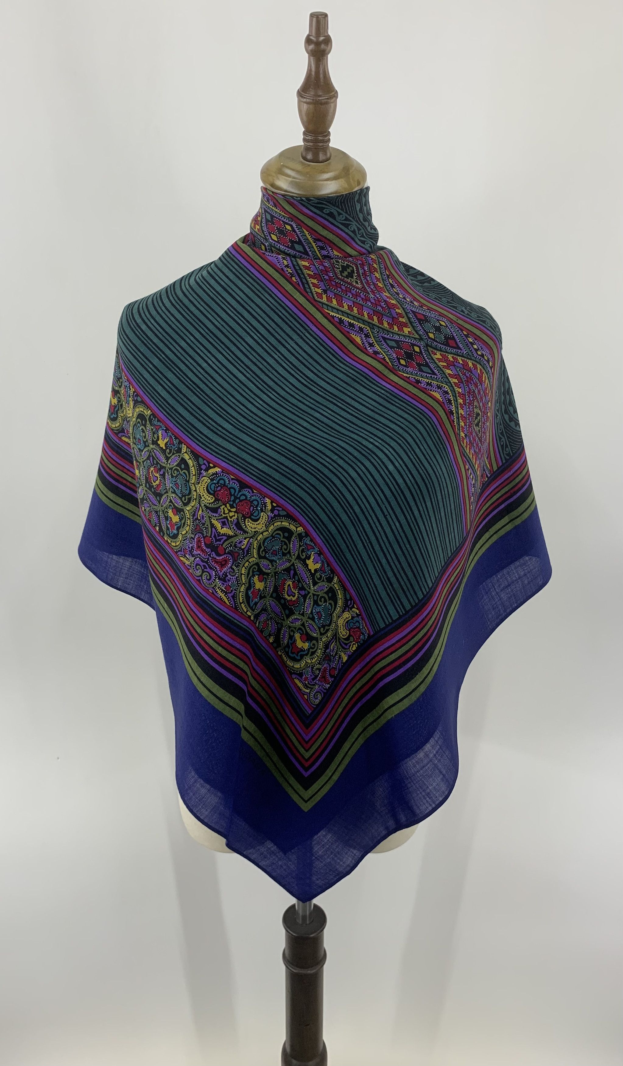 Balenciaga Vintage Balenciaga wool scarf square large shawl A5560 Size ONE SIZE - 1 Thumbnail