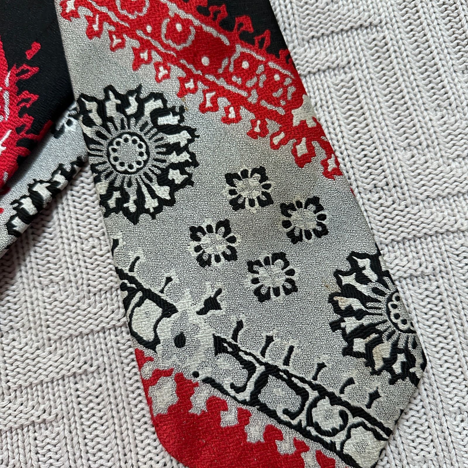 Oleg Cassini Vintage Oleg Cassini red bandana print men's tie Size ONE SIZE - 2 Thumbnail