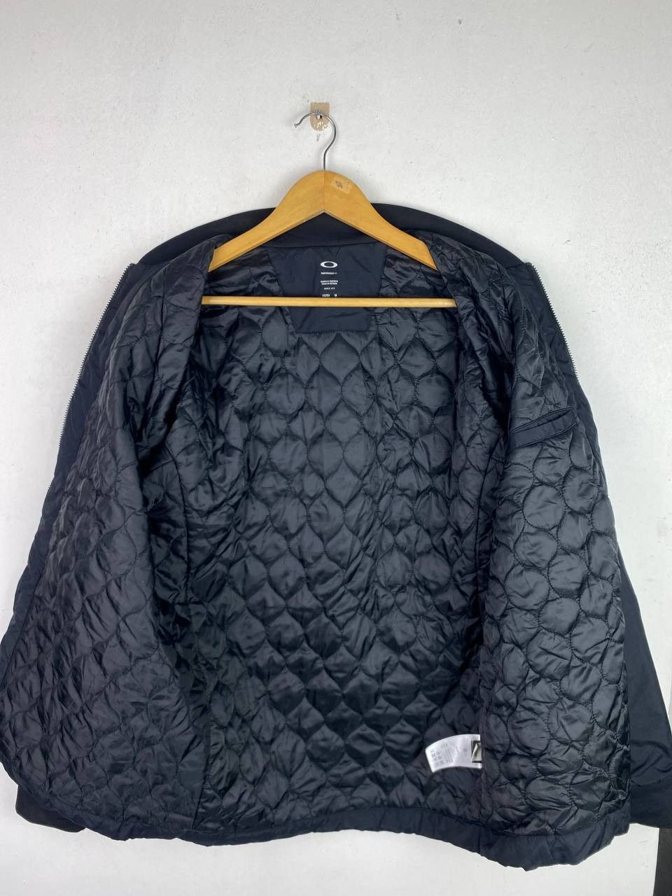 Oakley oakley nylon bomber jacket very nice design distressed Size US M / EU 48-50 / 2 - 7 Thumbnail
