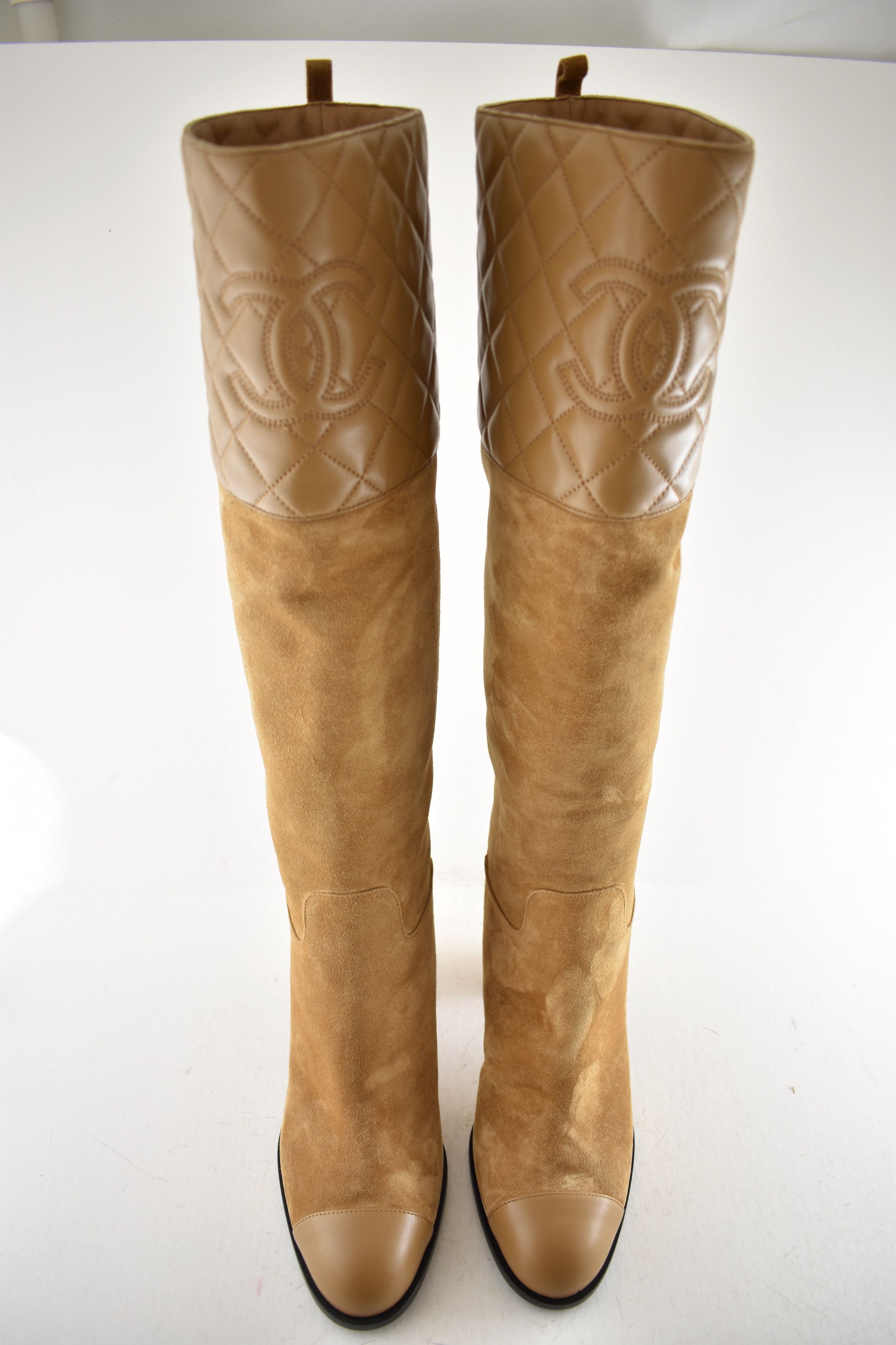 Chanel Chanel 23B Beige Quilted CC Logo Knee High Heel Boots 39 Size US 9 / IT 39 - 8 Thumbnail