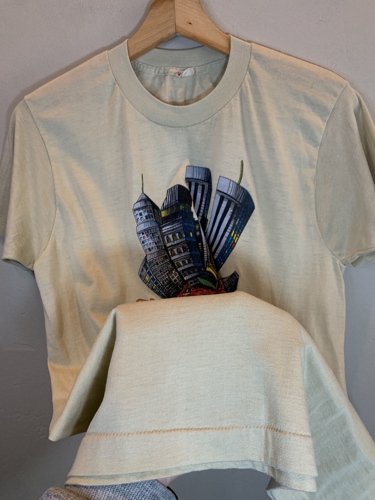 Vintage *RARE* Vintage 80’s The Big Apple NYC New York Art T-Shirt L Size US L / EU 52-54 / 3 - 3 Thumbnail