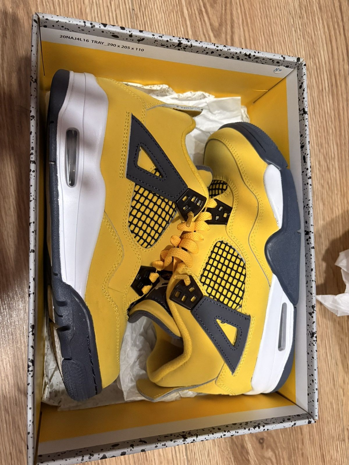 Jordan Brand Jordan 4 yellow thunder Size US 5 / EU 37 - 6 Thumbnail