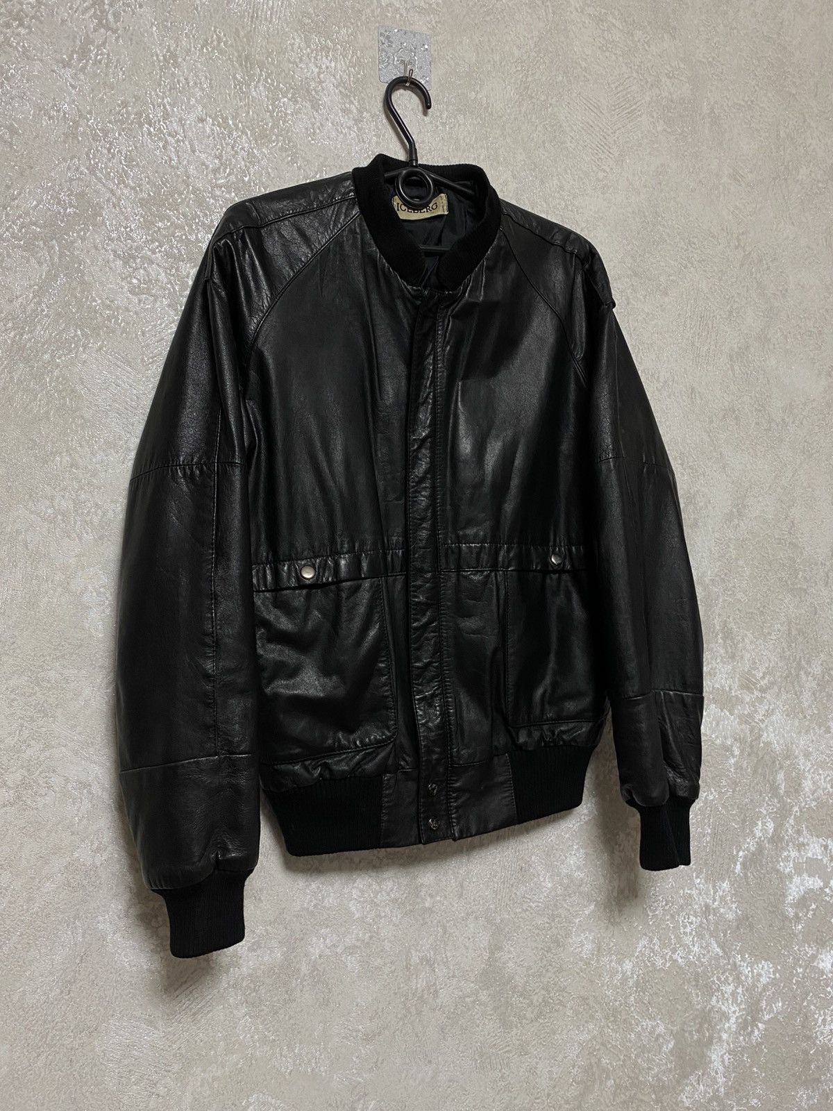 Iceberg Iceberg vintage MA-1 leather bomber jacket Size US M / EU 48-50 / 2 - 3 Thumbnail