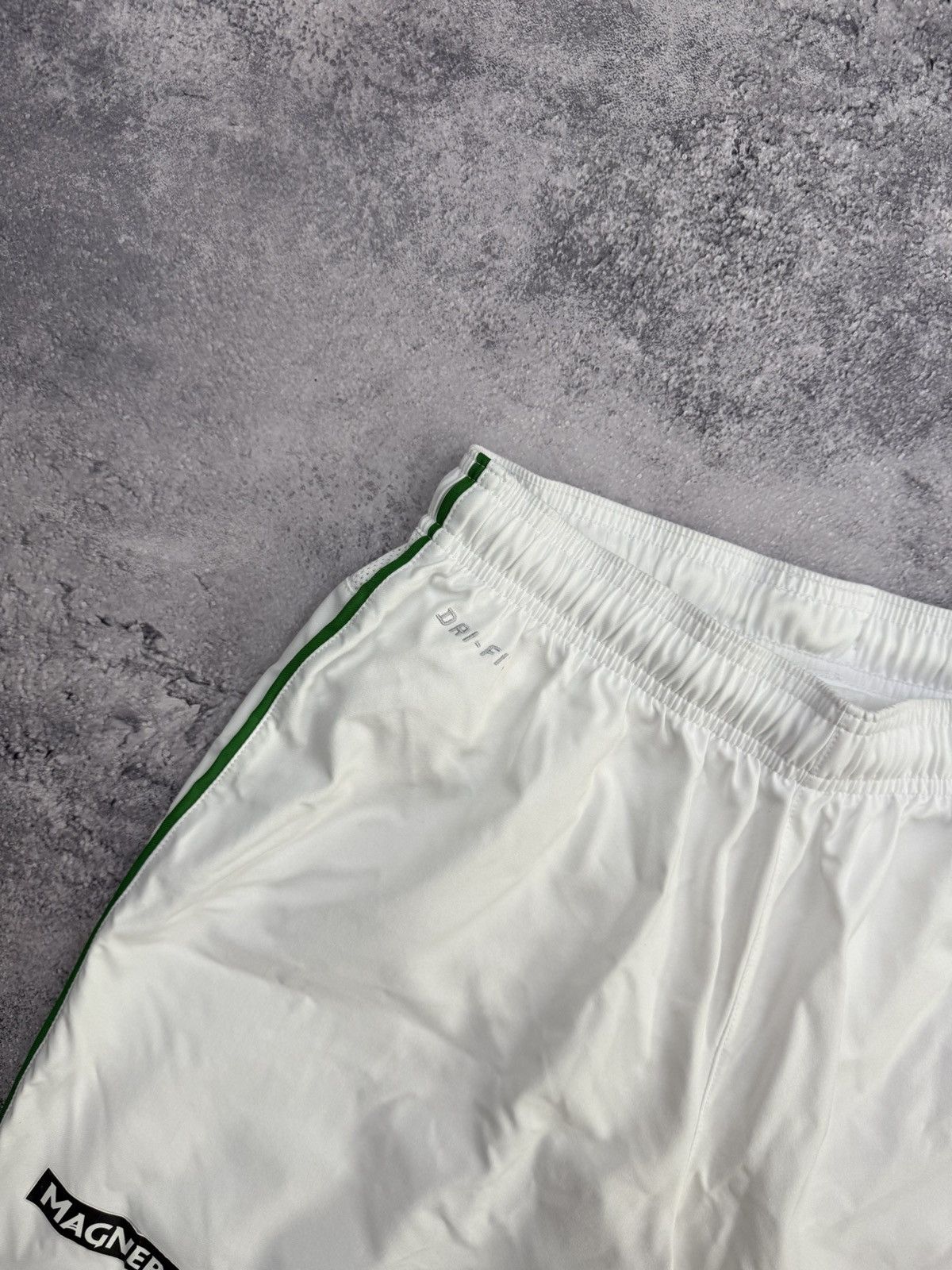 Nike Vintage Y2K Nike Celtic White Soccer Shorts Size US 32 / EU 48 - 9 Thumbnail
