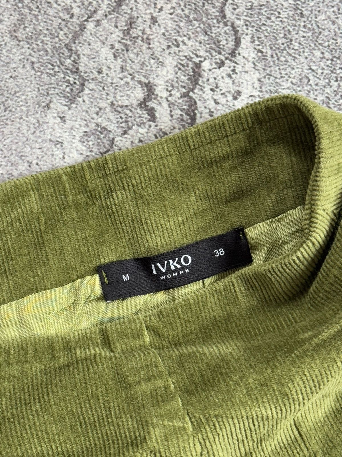 Dale Of Norway × Designer × Moods of Norway Ivko M green corduroy velvet mini skirt Size 26" / US 2 / IT 38 - 4 Thumbnail