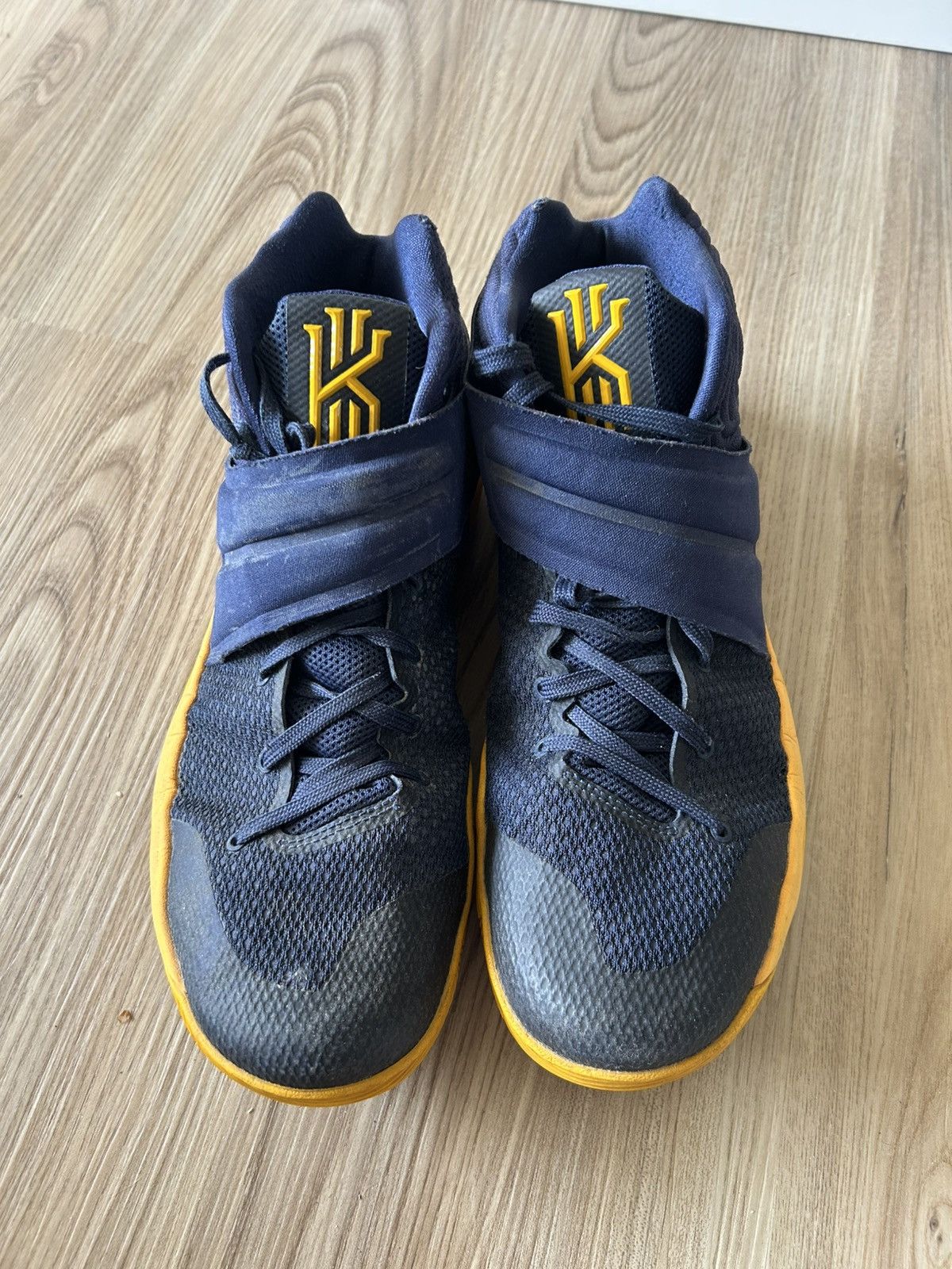 Nike Nike Kyrie 2 Cavs Basketball Shoes Size US 13 / EU 46 - 2 Thumbnail