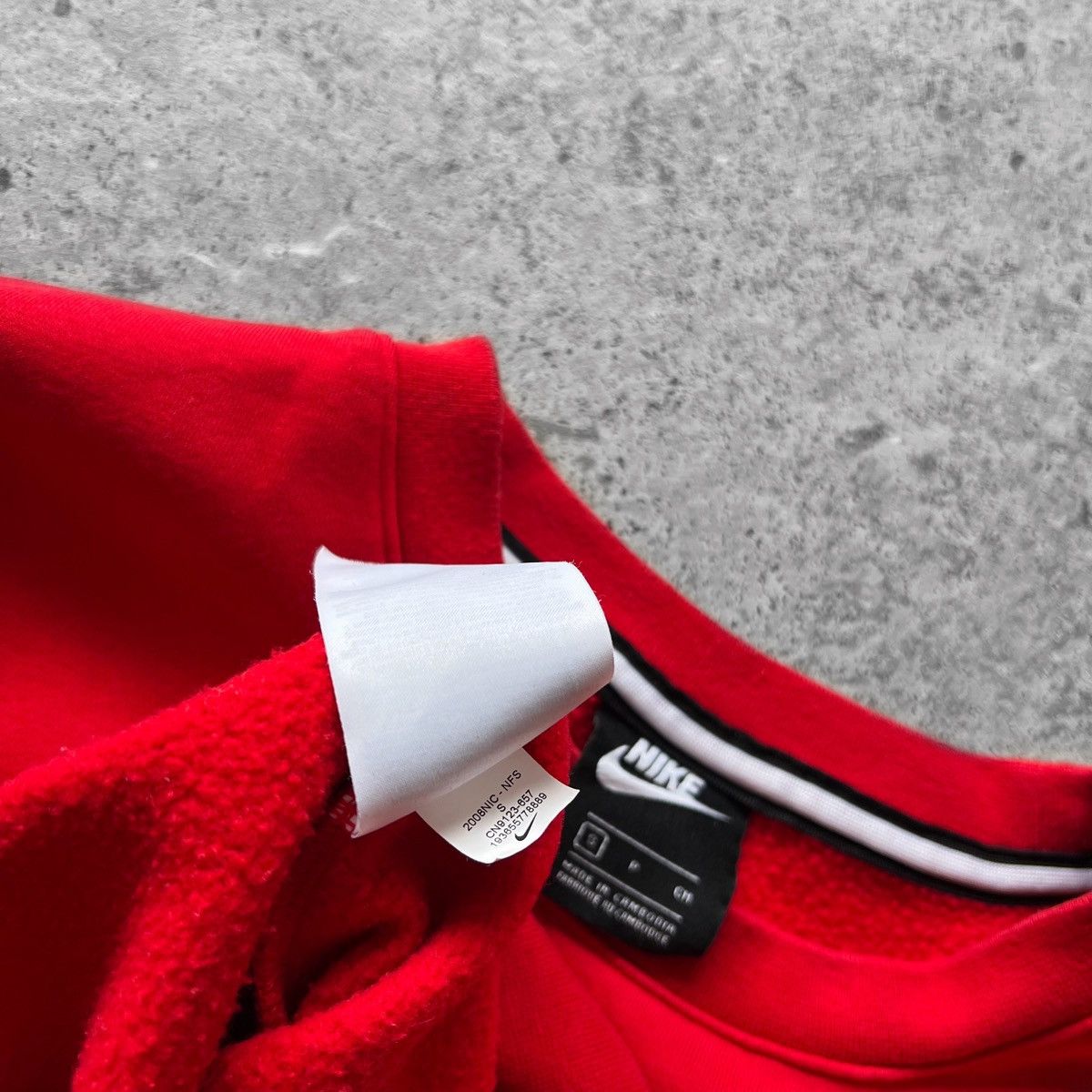Nike Nike Air NSW Mens Red Long Sleeve Sweatshirt Center Logo Size US S / EU 44-46 / 1 - 7 Thumbnail