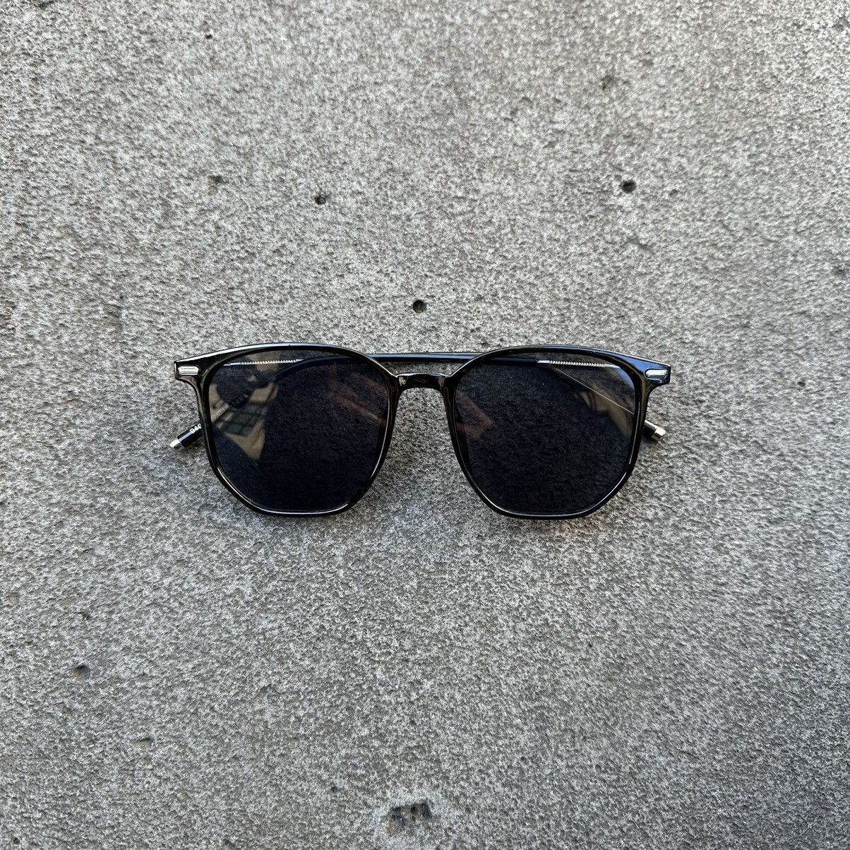 Vintage Y2K Unisex Sunglasses Retro Fashion Shades DL9406-02 Size ONE SIZE - 1 Thumbnail