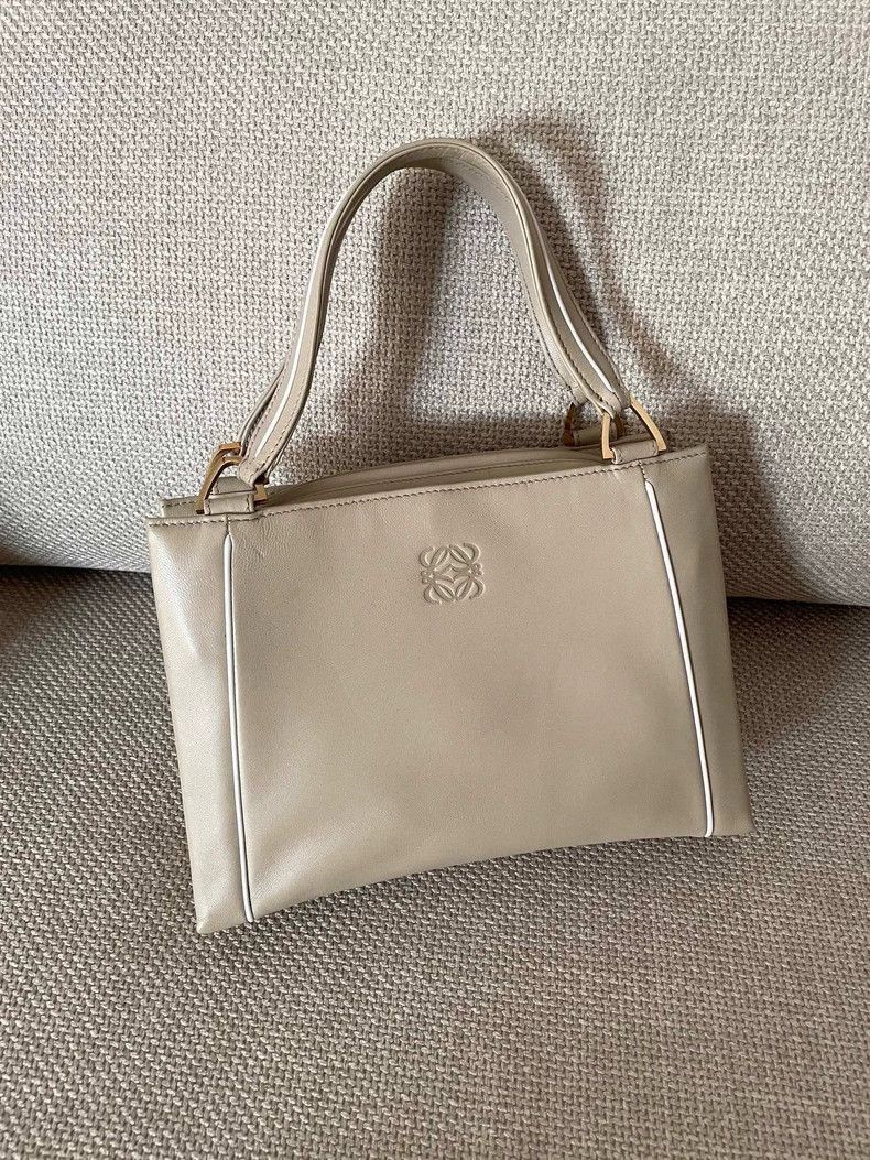 Loewe loewe Lambskin tote bag 2503-Nextarrow Size ONE SIZE - 2 Thumbnail