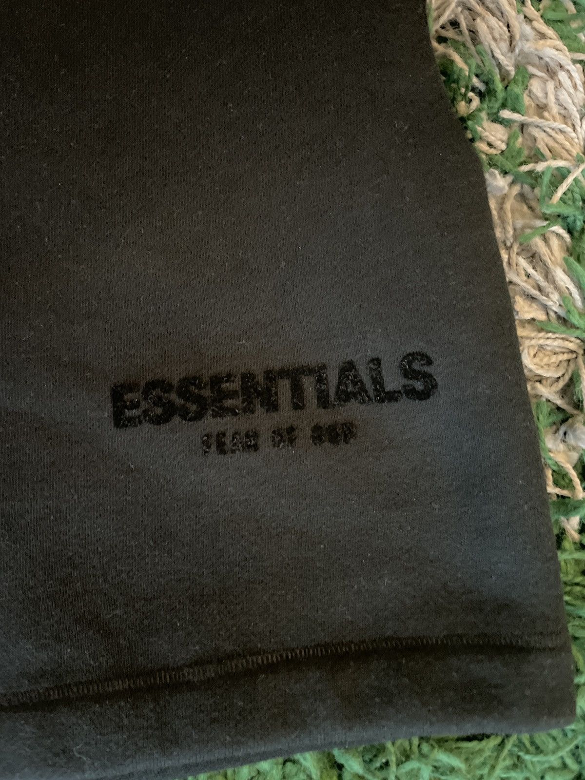 Essentials × Fear of God Essentials FW22 Sweat Shorts Black S Size US 30 / EU 46 - 2 Thumbnail