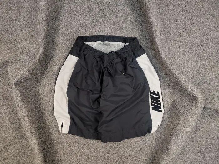 Nike Vintage 90's Nike swoosh Gray Shorts nylon casual Y2K Style Size US 34 / EU 50 - 1 Thumbnail