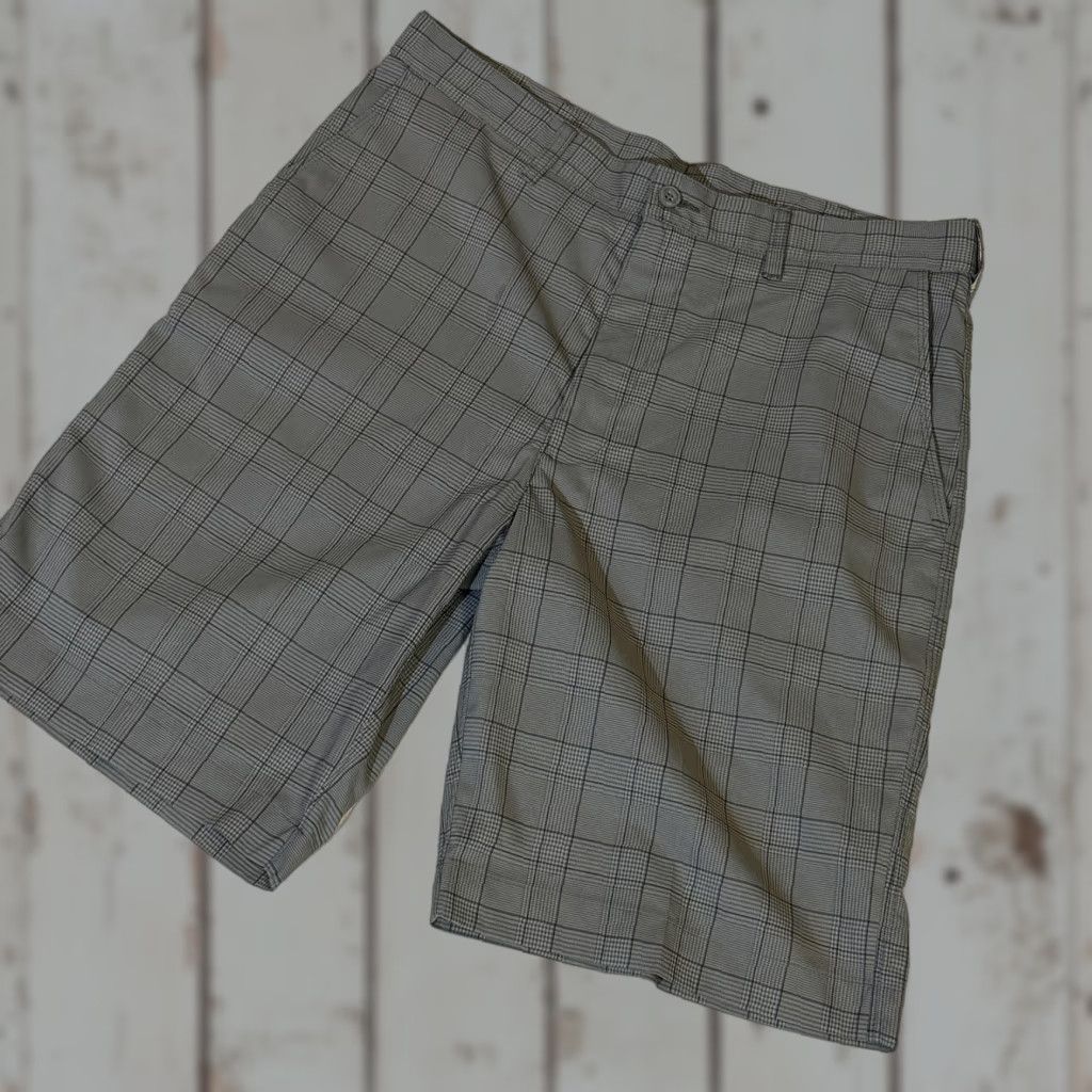 PGA Tour PGA TOUR Golf Shorts Mens 32 Gray Plaid Stretch Performance Flat Front Casual Shirt Size US 32 / EU 48 - 1 Thumbnail