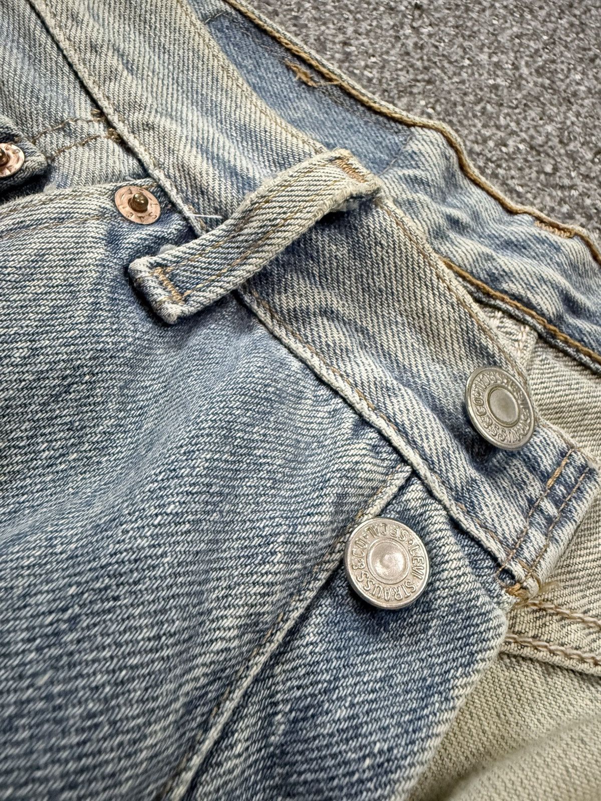 Levi's Vintage Clothing Vintage Levi’s 501 USA 90s Distressed Fade Denim Size US 29 - 14 Thumbnail