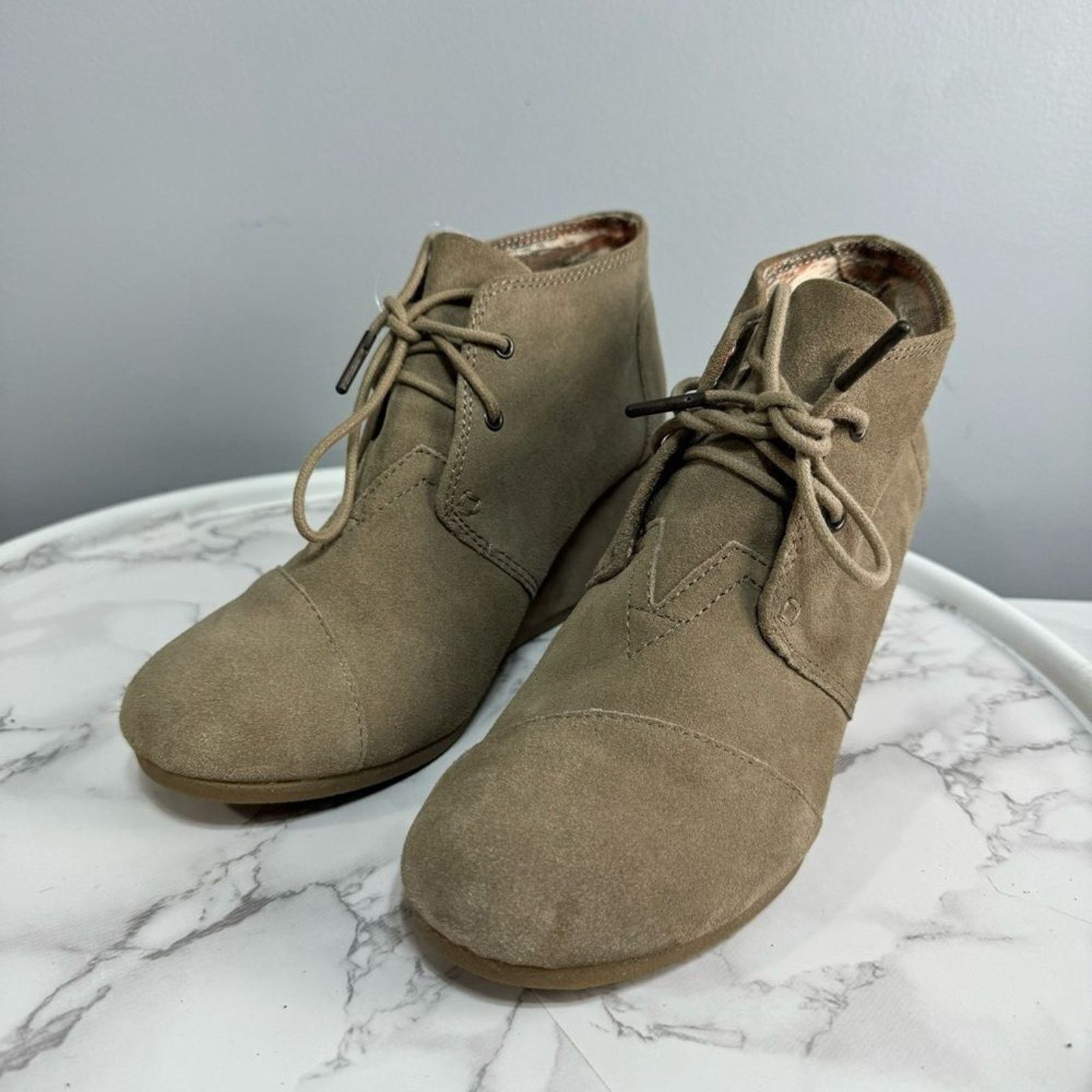 Toms Toms Women’s Wedge Boots sz 8.5 Suede Lace Up # Box H773 Size US 8.5 / IT 38.5 - 8 Thumbnail