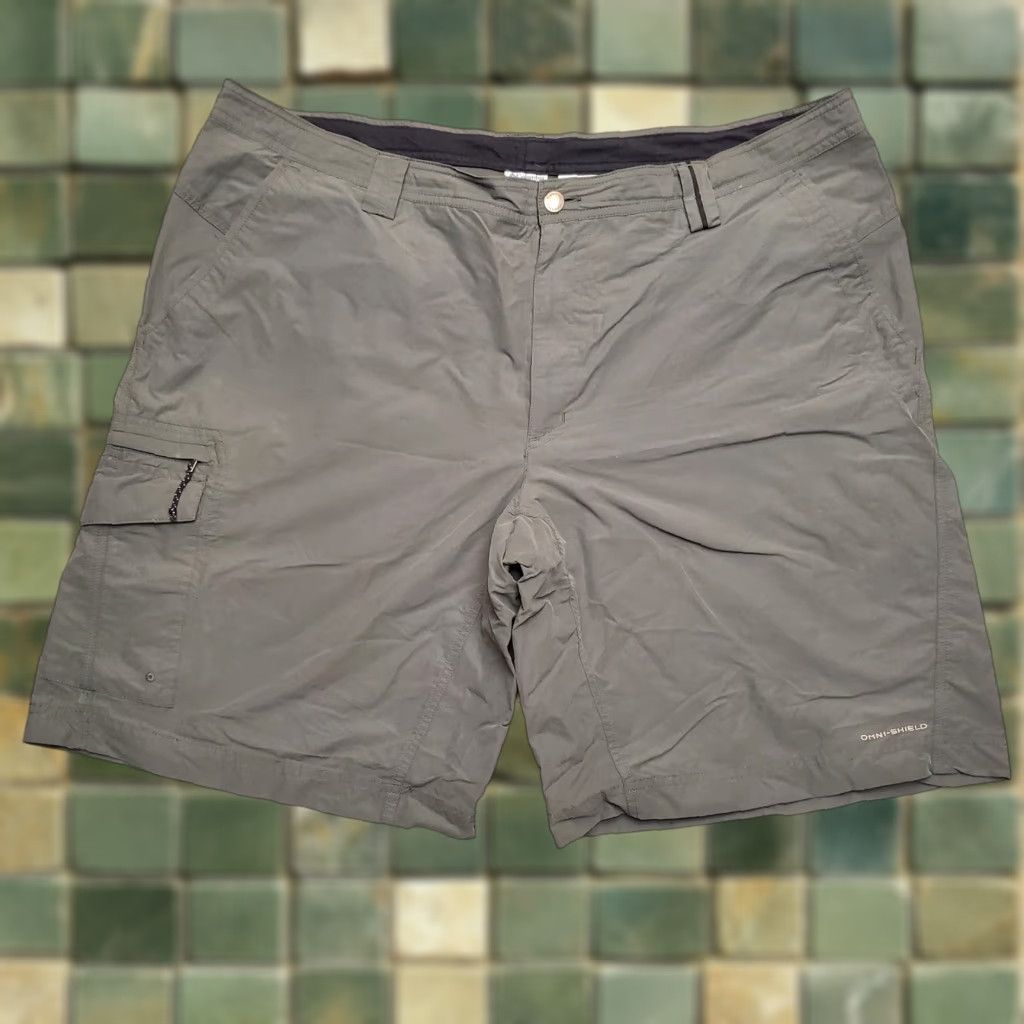 Vintage Columbia Shorts Mens 42 Gray Tactel Nylon Performance Blend Cargo Omni Shield Shorts Mens 42 Gray Nylon Cargo Pocket Moisture Wicking Quick Dry Size US 42 / EU 58 - 1 Thumbnail