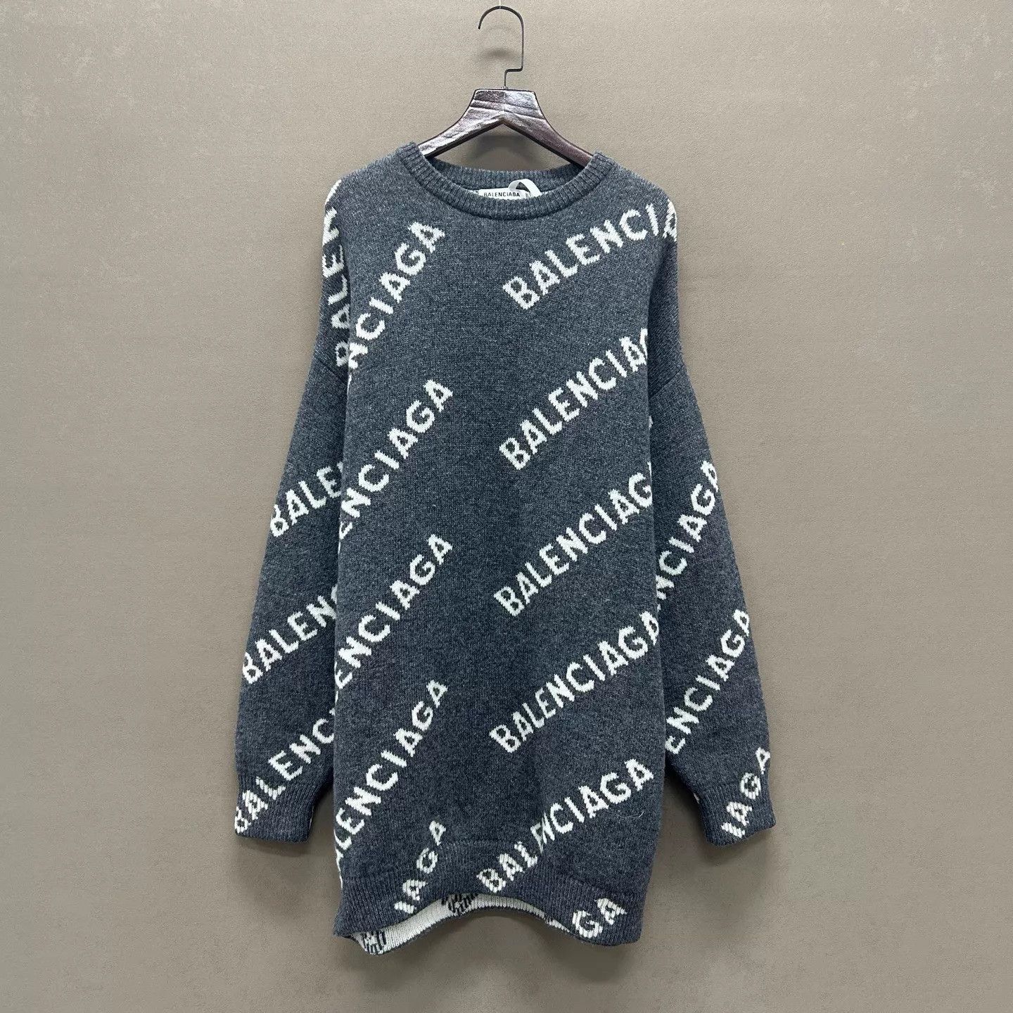 Balenciaga Balenciaga 95 New Gray & White Logo Knit Sweater S Size US S / EU 44-46 / 1 - 1 Thumbnail