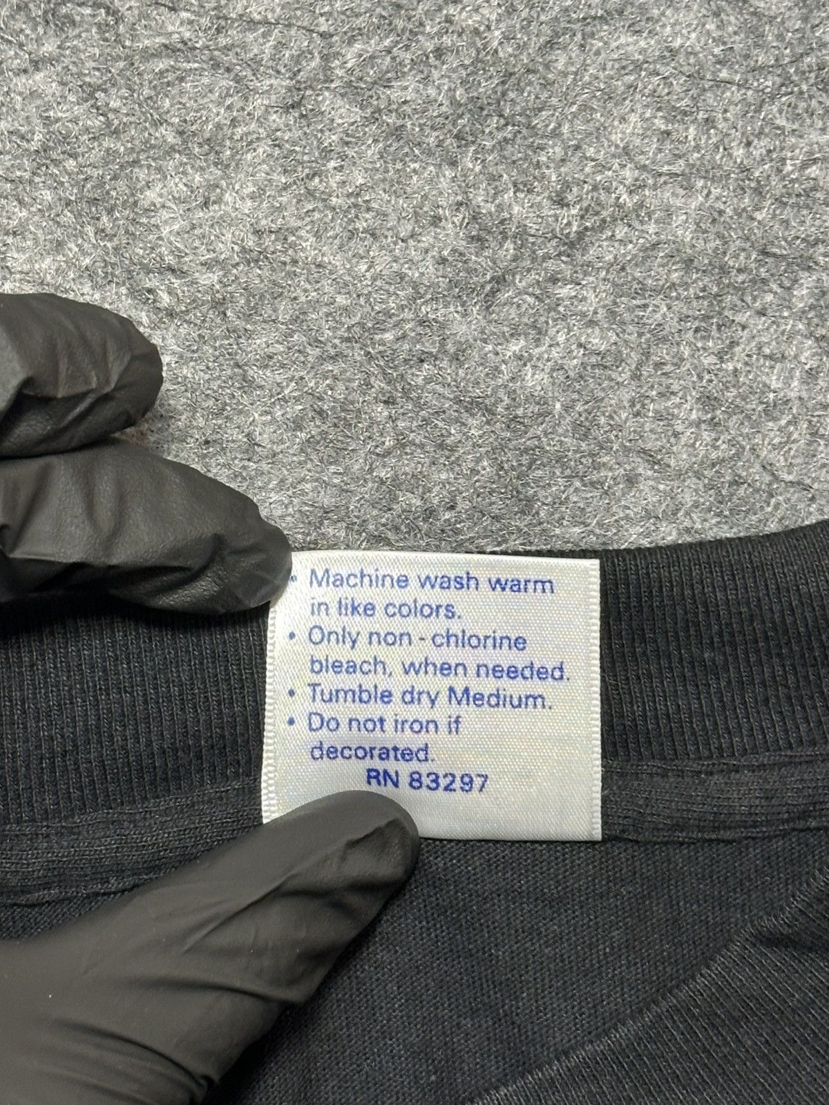 Vintage Vintage 90s black crewneck T-shirt a front pocket. Size US M / EU 48-50 / 2 - 10 Thumbnail