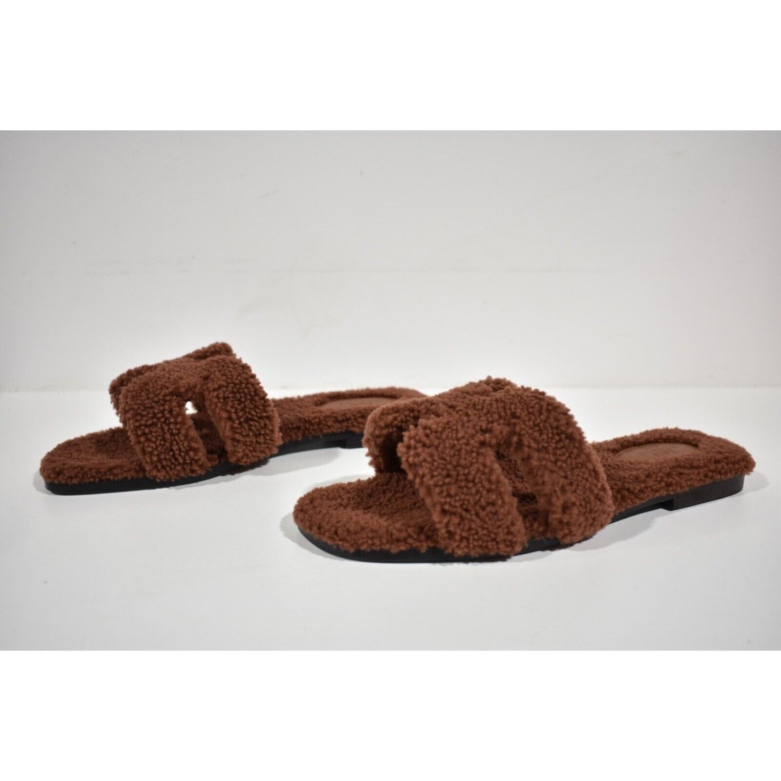 Hermes Hermes Oran Teddy Shearling Fur Brown H Logo Slide Size US 9 / IT 39 - 9 Thumbnail