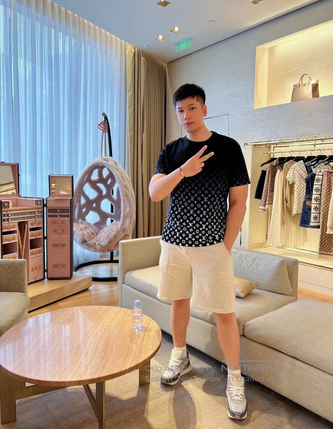 Louis Vuitton Louis Vuitton Monogram Gradient Crewneck T. Size US L / EU 52-54 / 3 - 8 Thumbnail