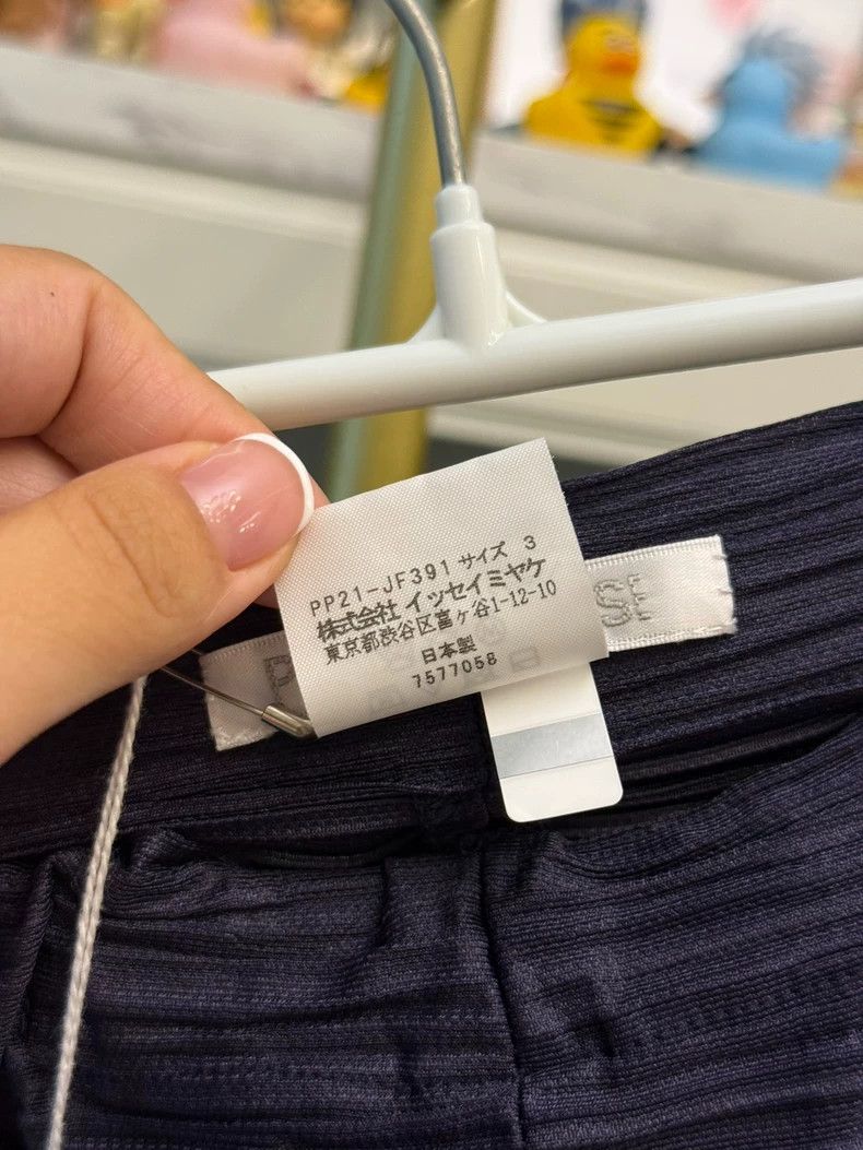 Issey Miyake Issey Miyake size:3 Dark blue chicken leg pants, irregular Size 31" - 4 Thumbnail
