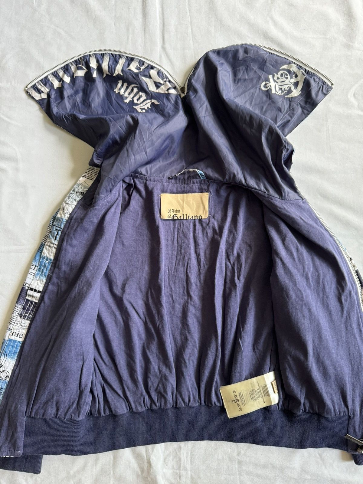 John Galliano John Galliano Iconic Newspaper Print Hooded Jacket Size US XXS / EU 40 - 13 Thumbnail