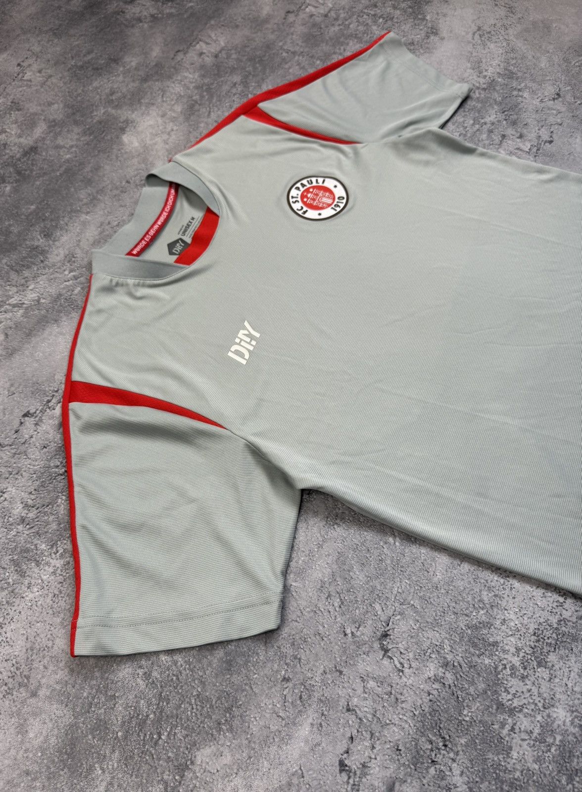 Sports Specialties St. Pauli Hamburg DIIY Training Set Jersey Shorts Size M Size US M / EU 48-50 / 2 - 4 Thumbnail